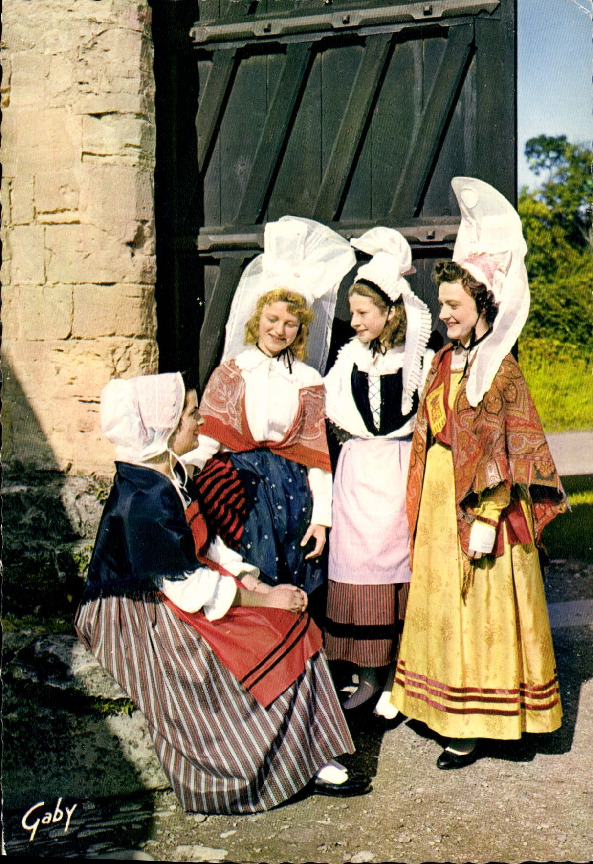 CPM Folklore de France La Normandie Groupe folklore de la Campagnie du Gay scavoir Bayeaux