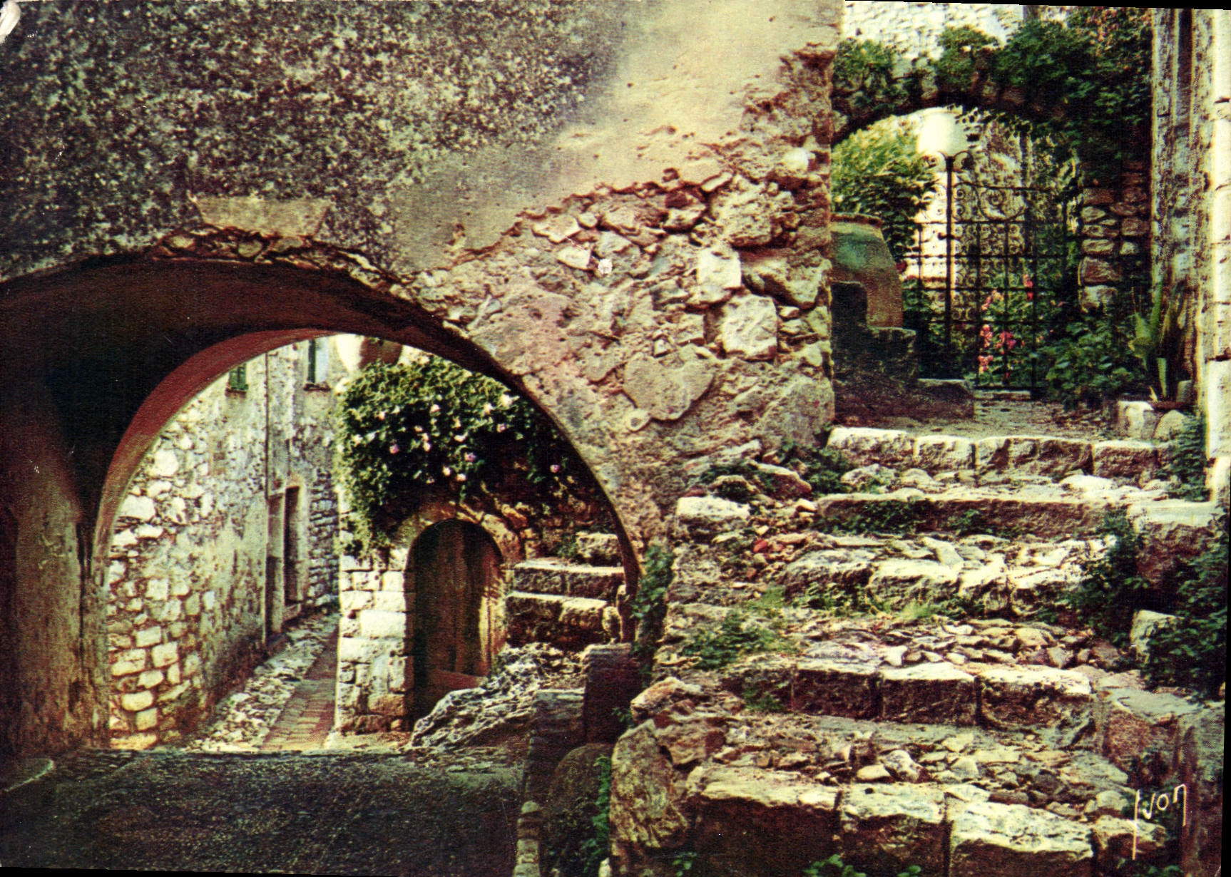 CPM Couleurs et Lumiere de France La Cote d'Azur de la nature Eze Alpes Maritimes Vieille rue voulee