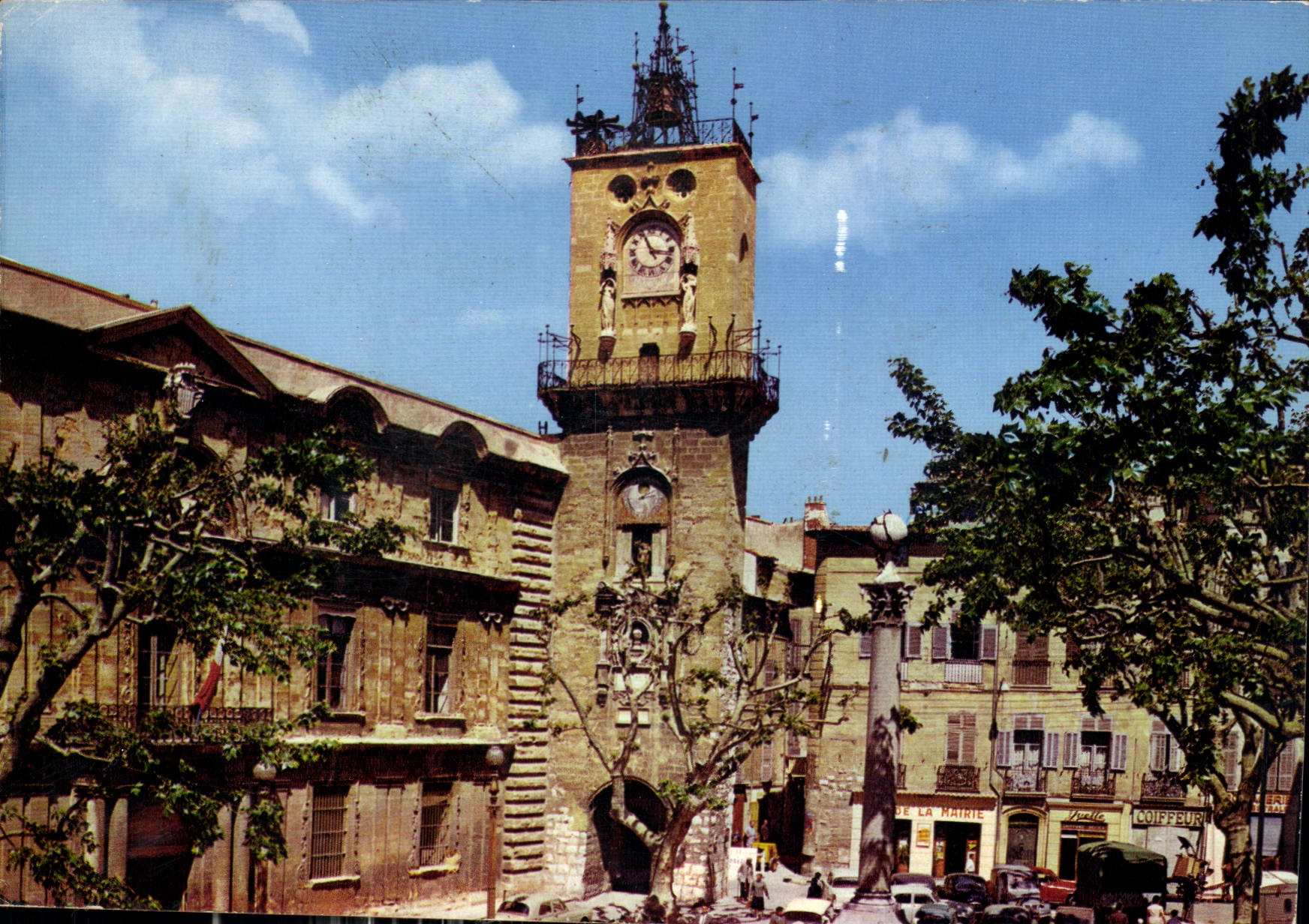 CPM La Cite du Roy Rene Aix En Provence Place de la Mairie Fontaine et Beffroi 