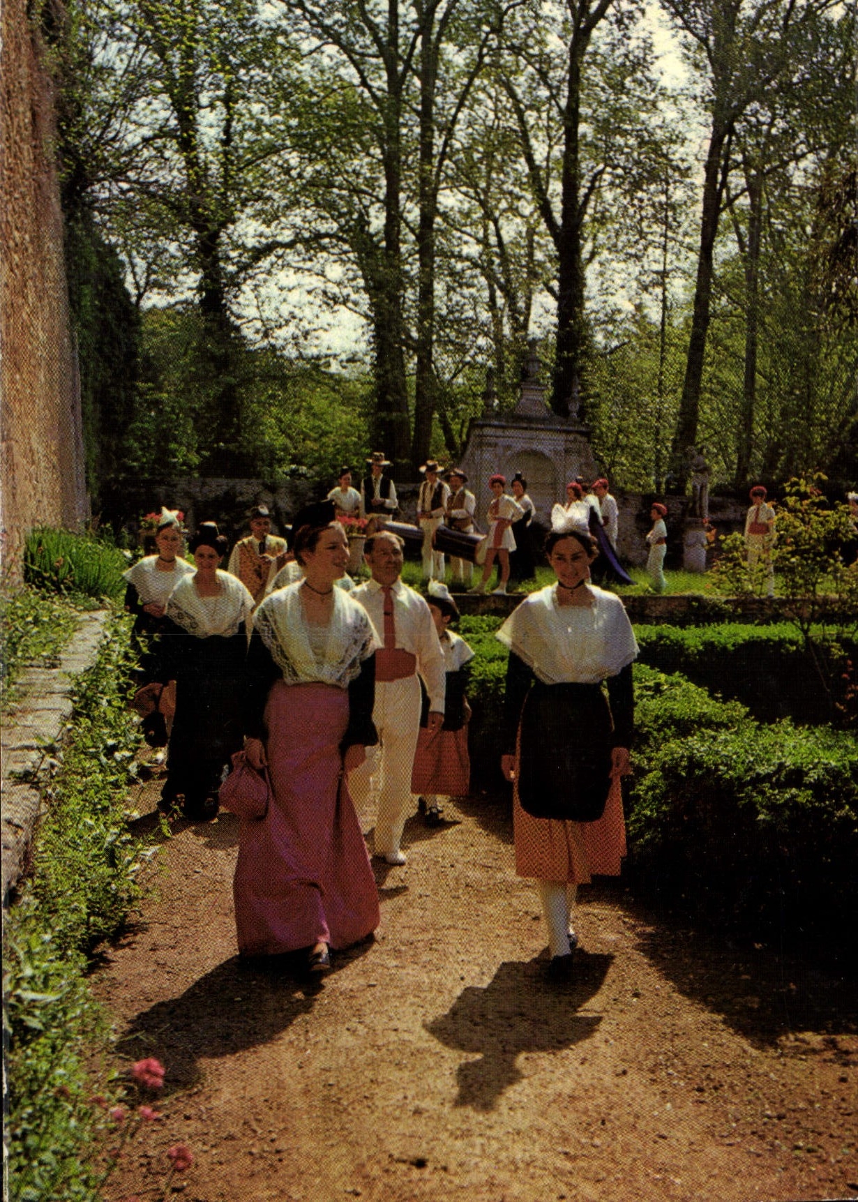 CPM Paysages et Costumes de Provence 