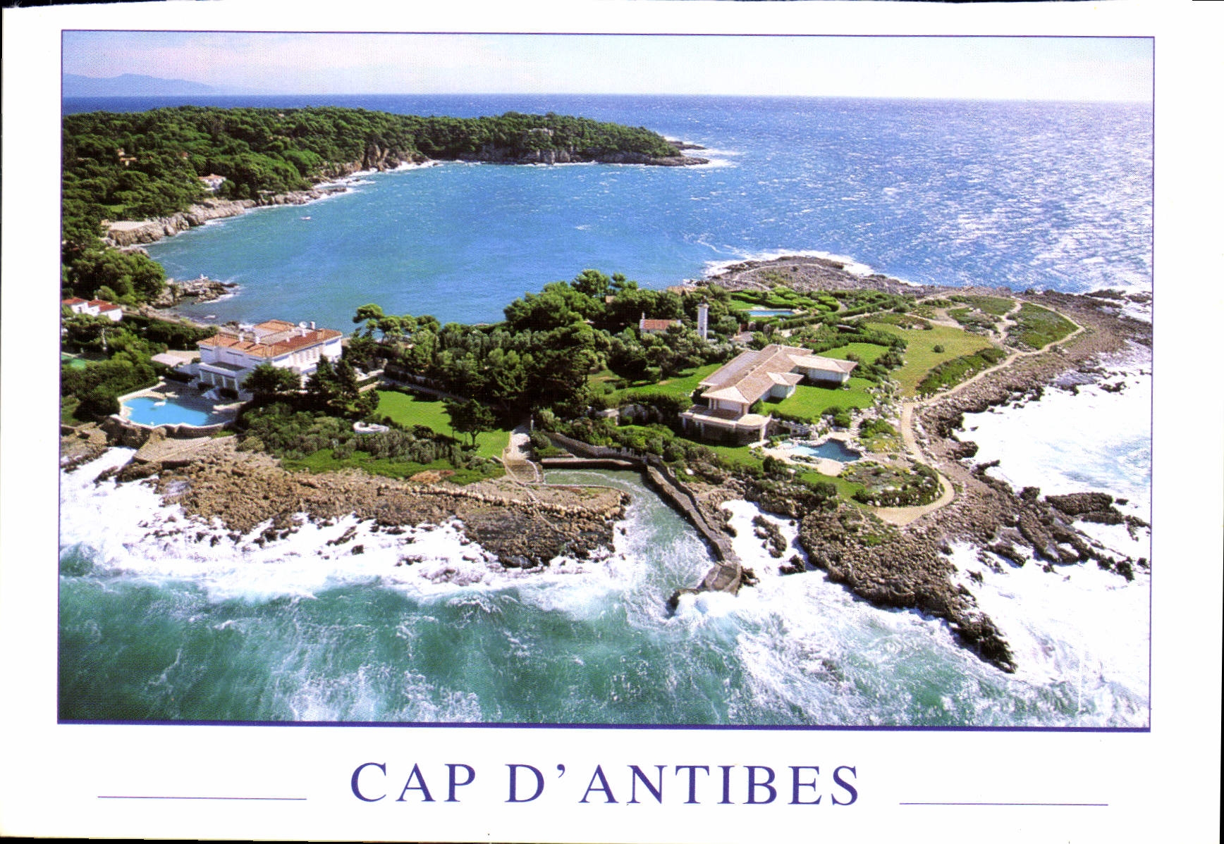 CPM Couleurs et Lumiere de France La Cote d'Azur Cap Antibes Alpes Maritimes Vue Generale La phare d