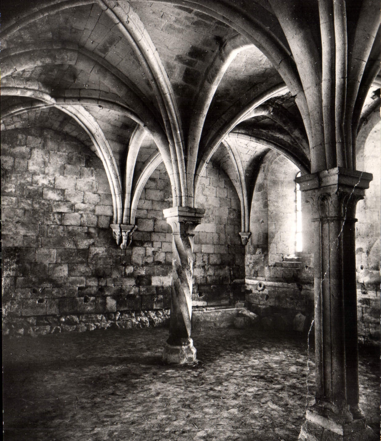 CPM La Roque d'Antheron Abbaye de Silvacane La Salle Capitulaire
