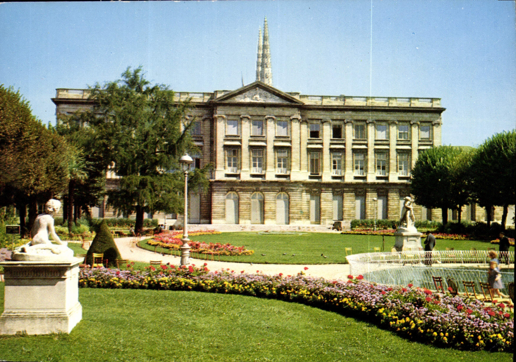 CPM Bordeaux Jardin de la Mairie Hotel de Ville 