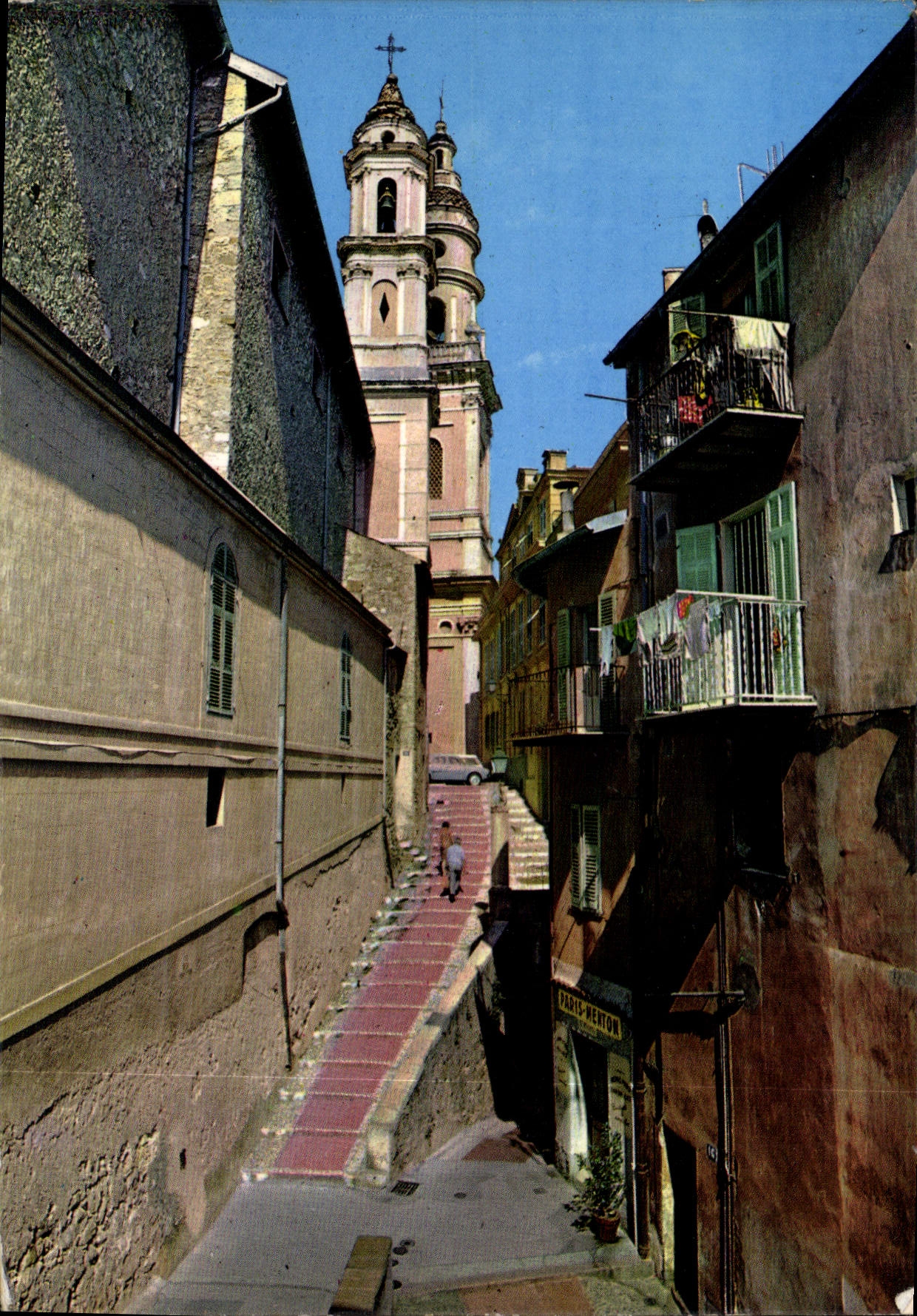 CPM La Cote d'Azur Menton La Vieille Ville ses rues pittoresques L'Eglise St Michel