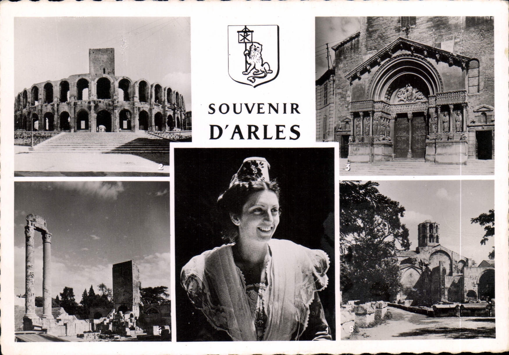CPM Souvenir d'Arles 