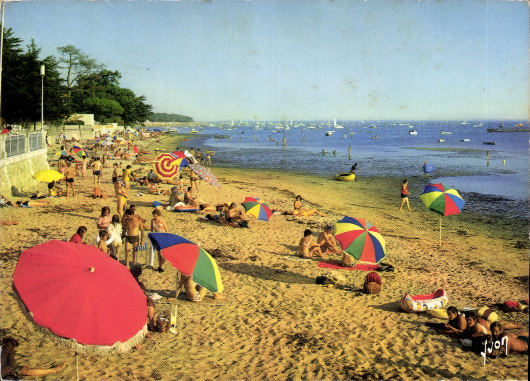 CPM Couleurs et Lumiere de France Bassin d'Arcachon Andernos les Bains Gironde La Plage devant le Ca