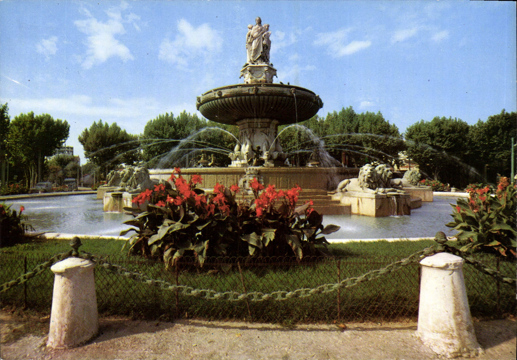CPM La Cite du Roy Rene Aix en Provence La grande Fontaine sur la  Rotonde XIX siecle 