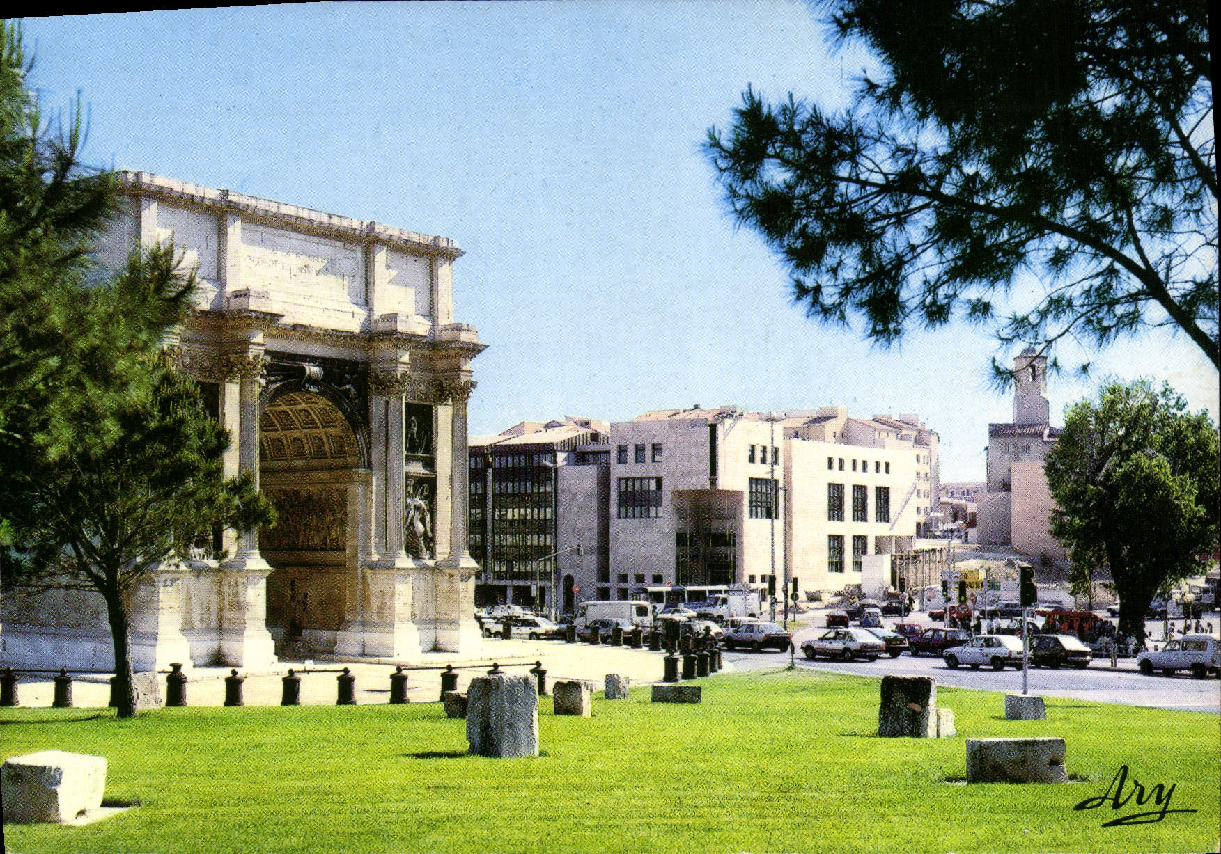 CPM Marseille la Porte d'Aix et Hotel de la region 