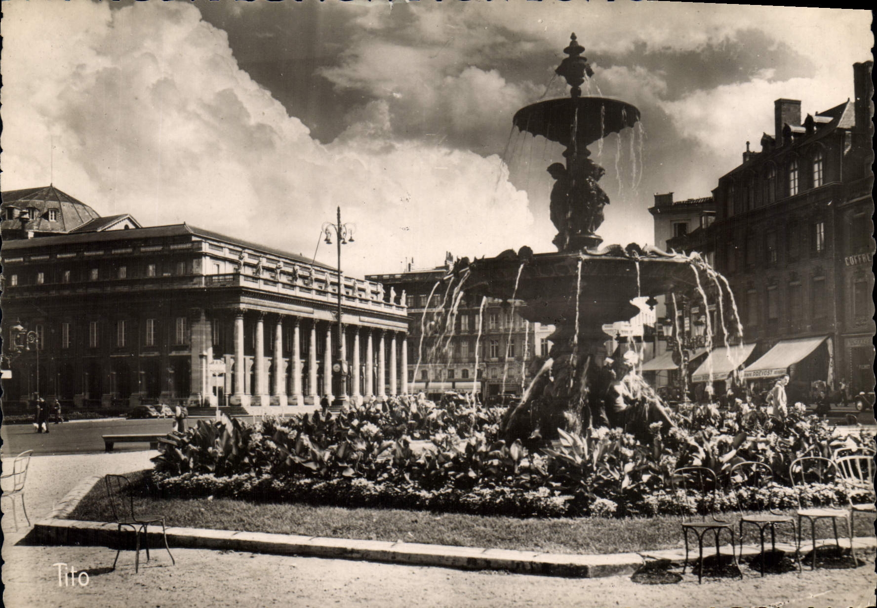 CPM Bordeaux Place de la Comedie 