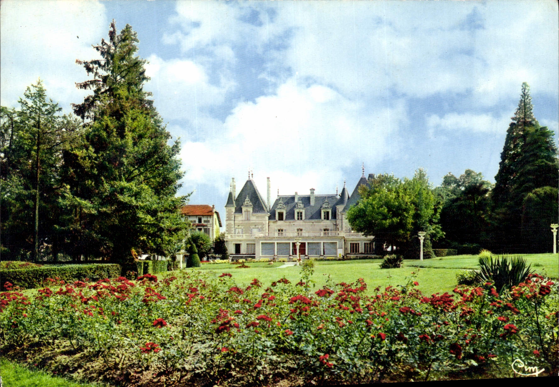 CPM La Vienne touristique la roche Posay le Bains le Casino son Parc ses Promenades reposantes 