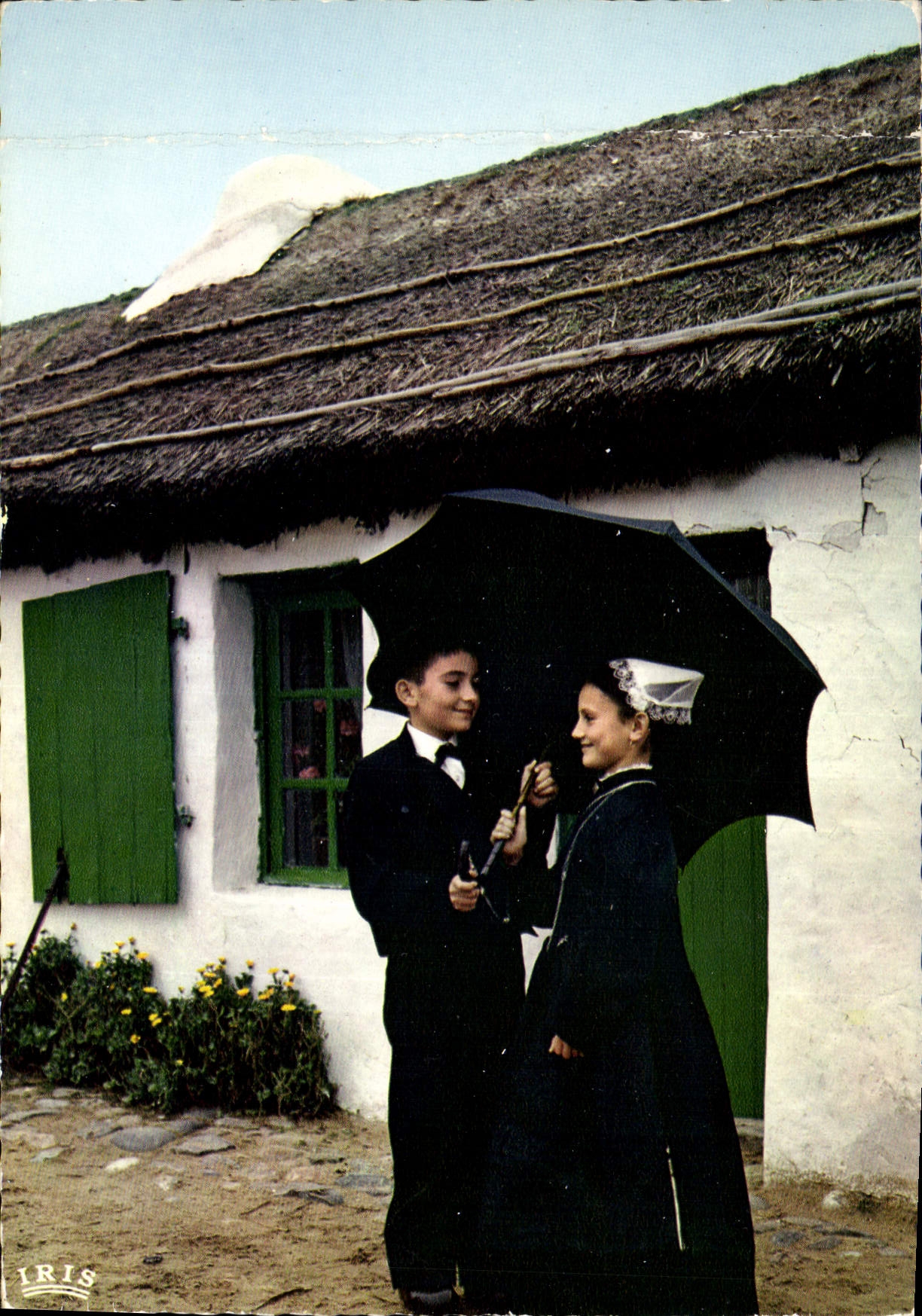 CPM Les Maraichins Bise me sit've Surtoute chlifonne poe ma coeffe Embrasse moi si tu veu mais ne fr