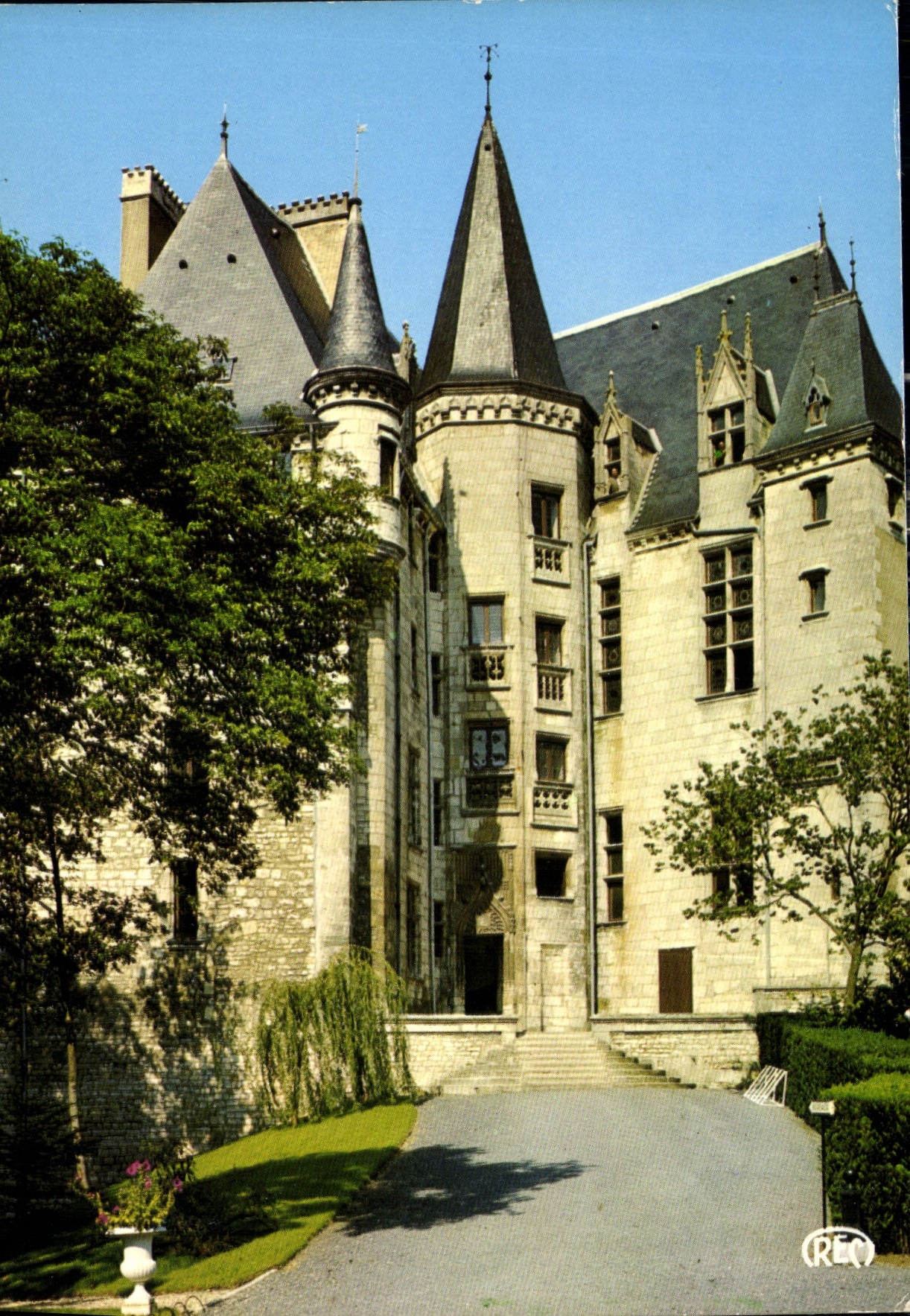 CPM Chateauroux Indre le Chateau Raoul Entree Cote Parc 