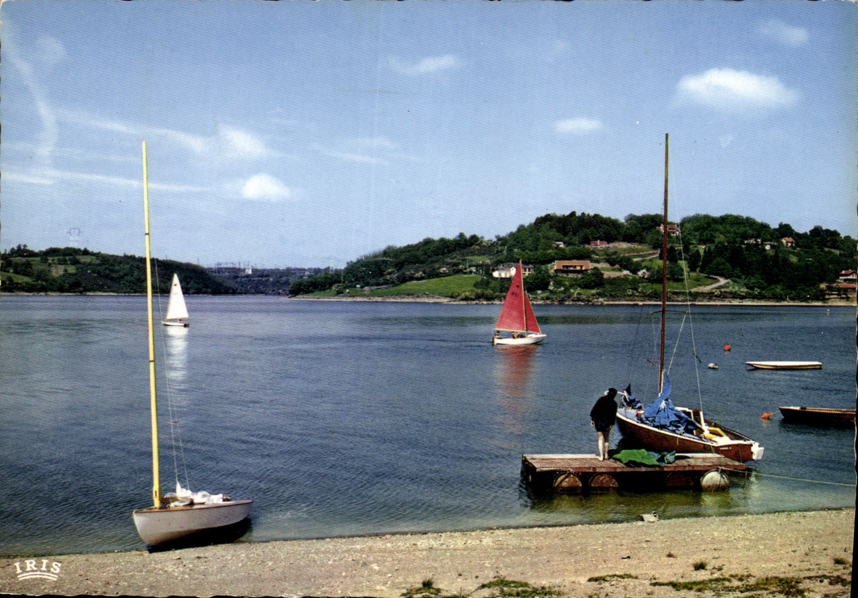 CPM L'Indre touristique le Lac Chambon et la Plage Bonnu 