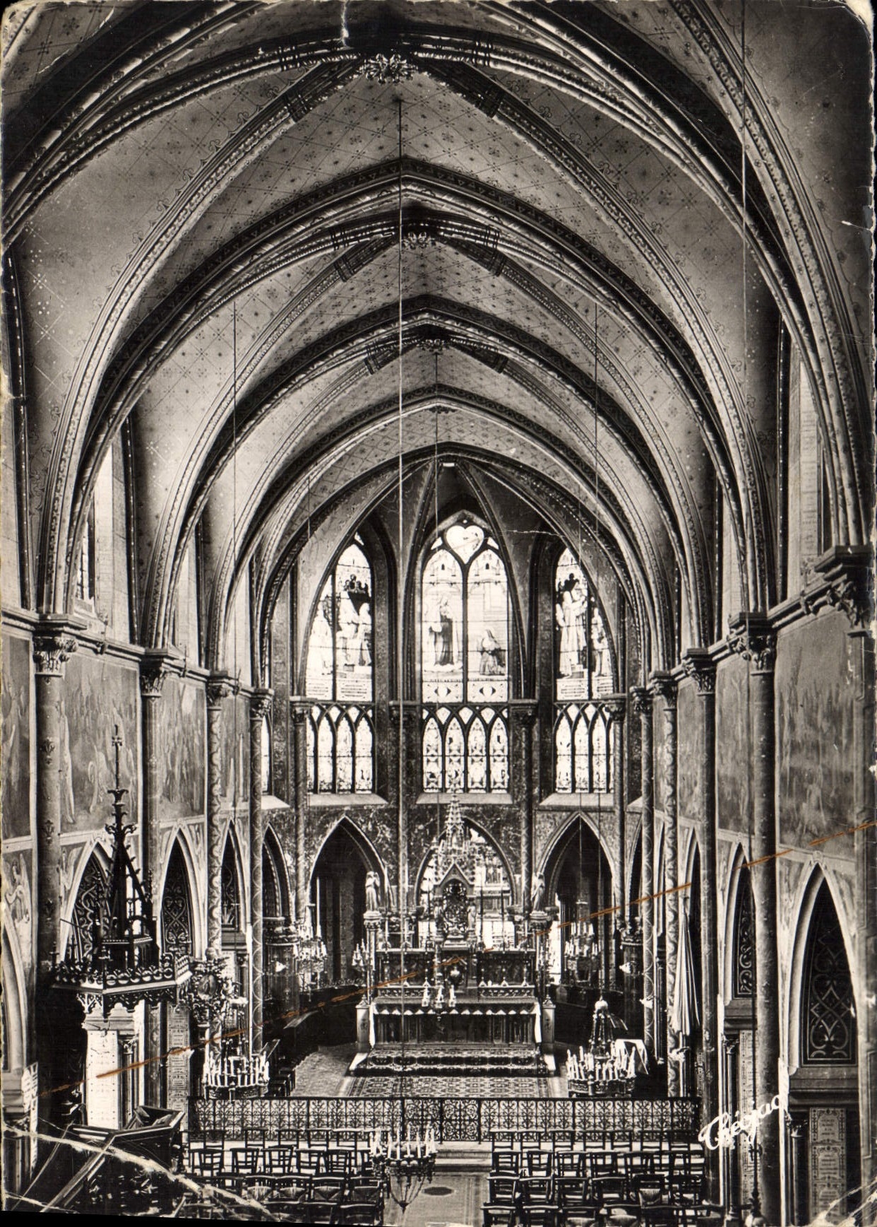 CPM Indre Issoudun Basilique Notre Dame de Sacre coeur vue interieure