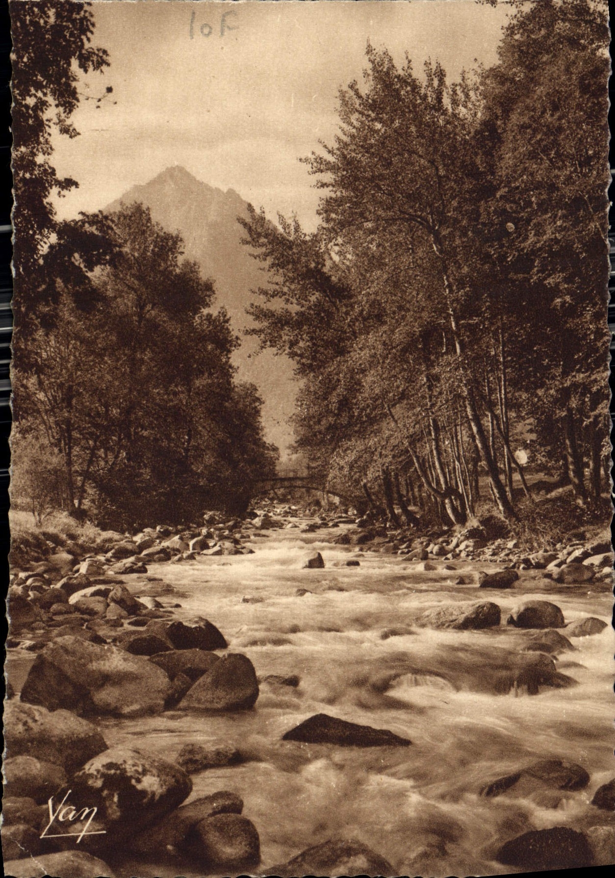 CPM Cauterets le Peguere et le Gave 