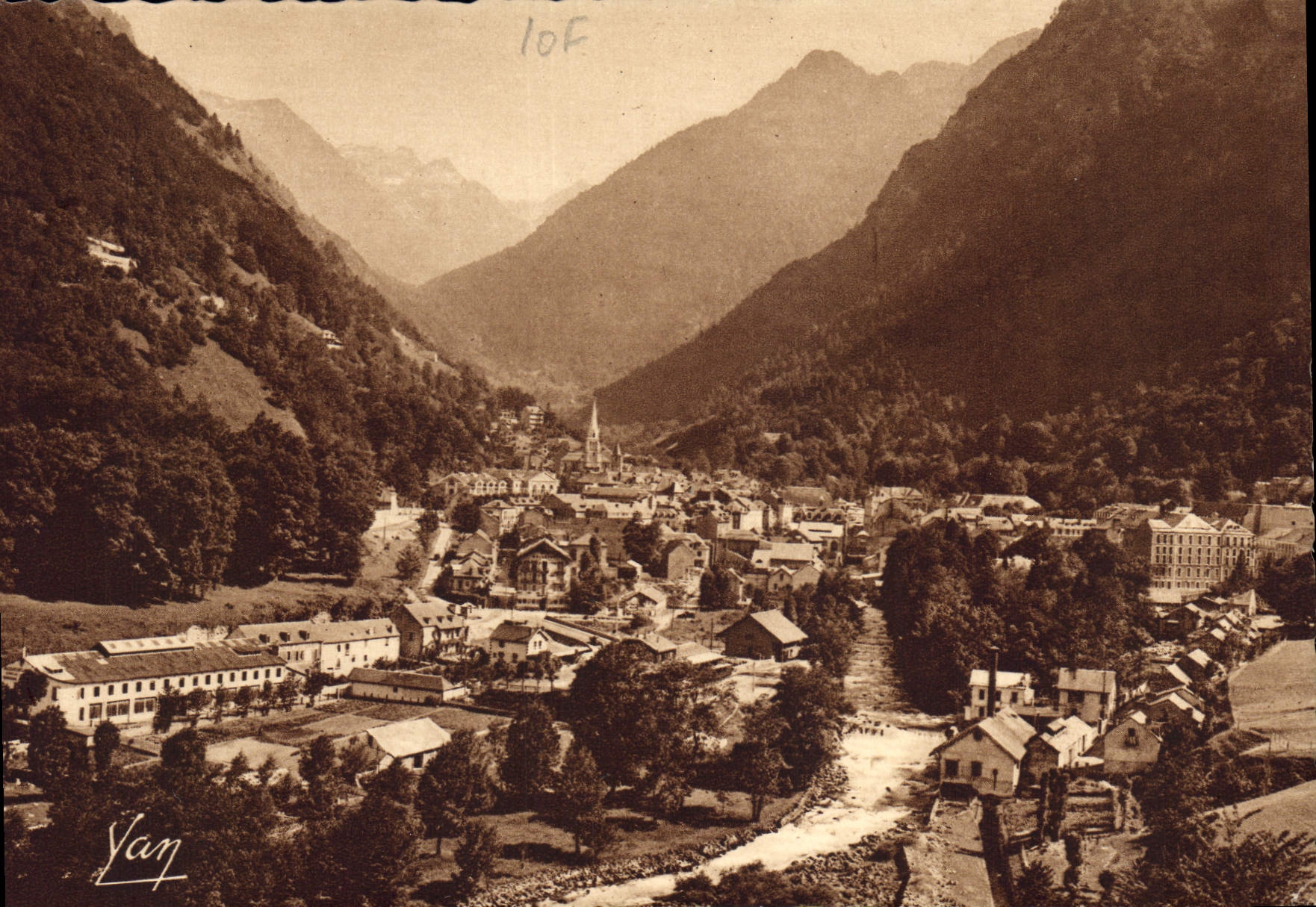 CPM Cauterets vue generale prise du Mamelon Vert 