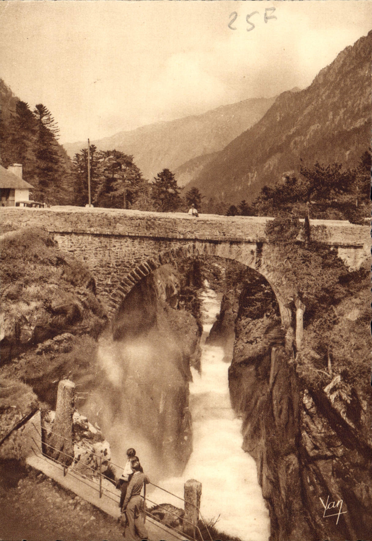 CPM Cauterets le Pont d'Espagne 