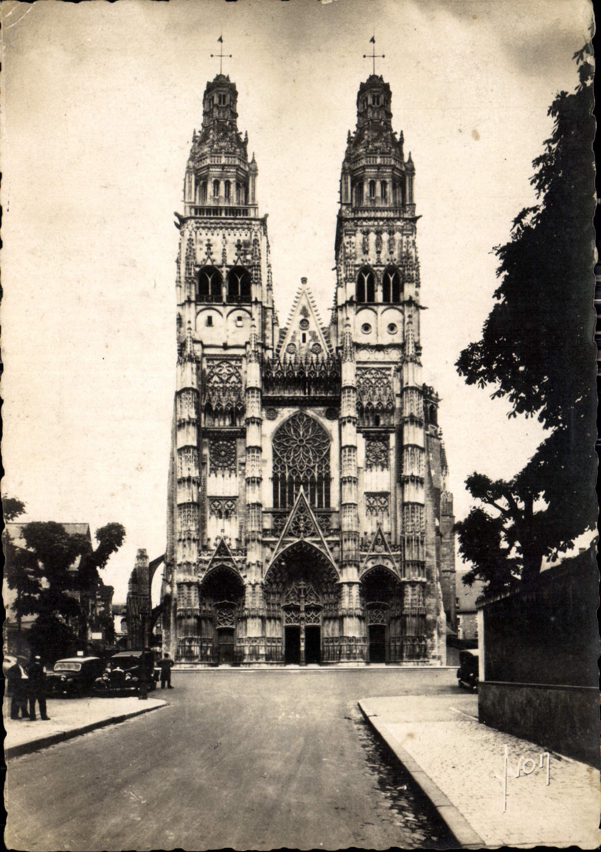 CPM Tours Indre et Loire la Cathedrale 