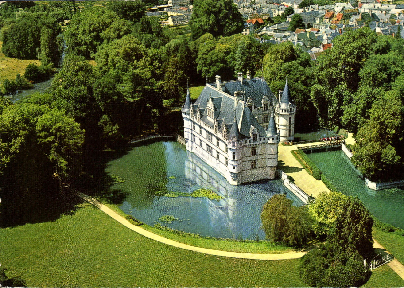 CPM Les Merveilles du Val de Loire Azay le Rideau Indre et Loire le Chateau du XVI siecle entoure pa