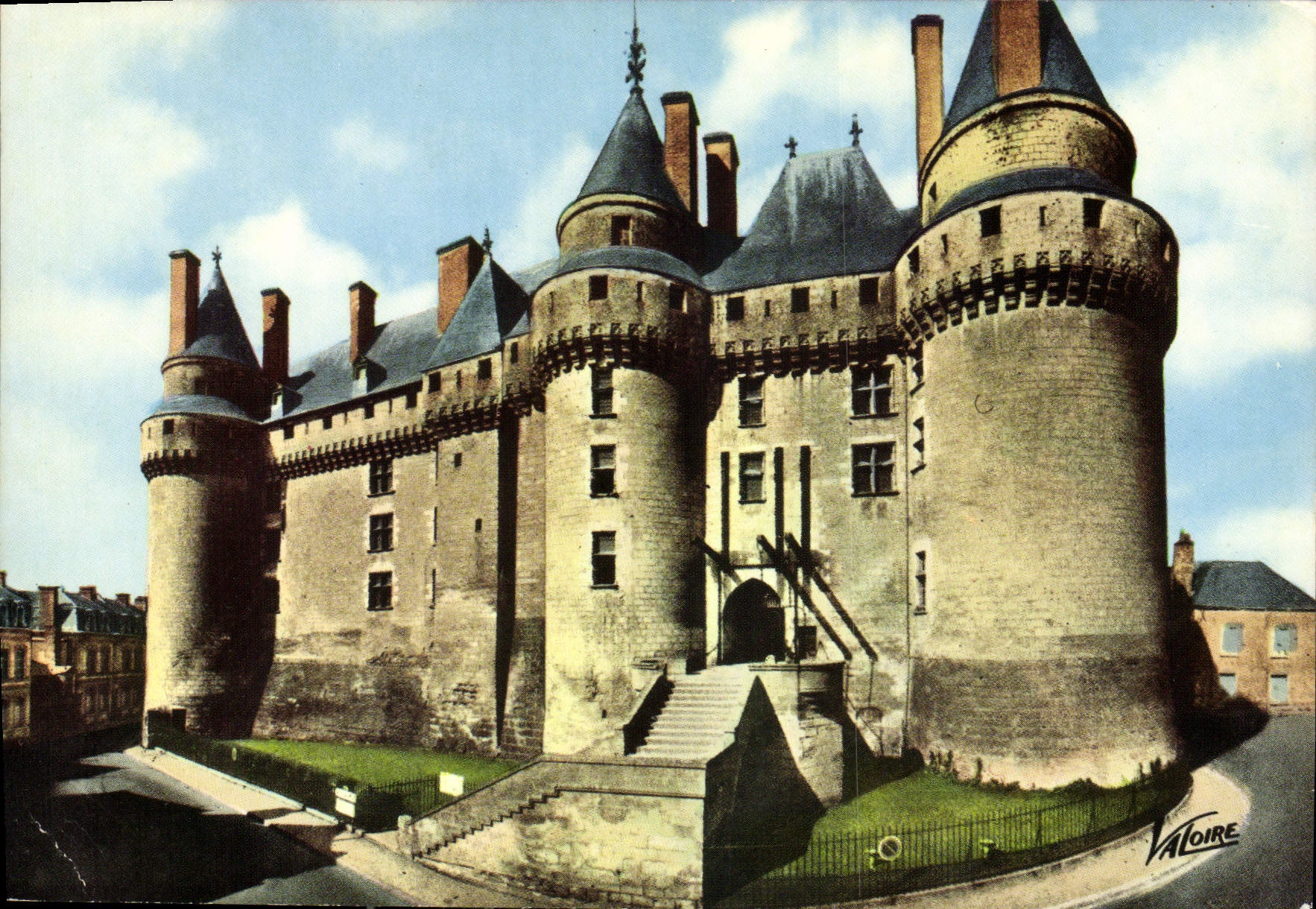 CPM Les Merveilles du Val de Loire Langeais Indre et loire vue d'ensemble du Chateau XV siecle l'ent