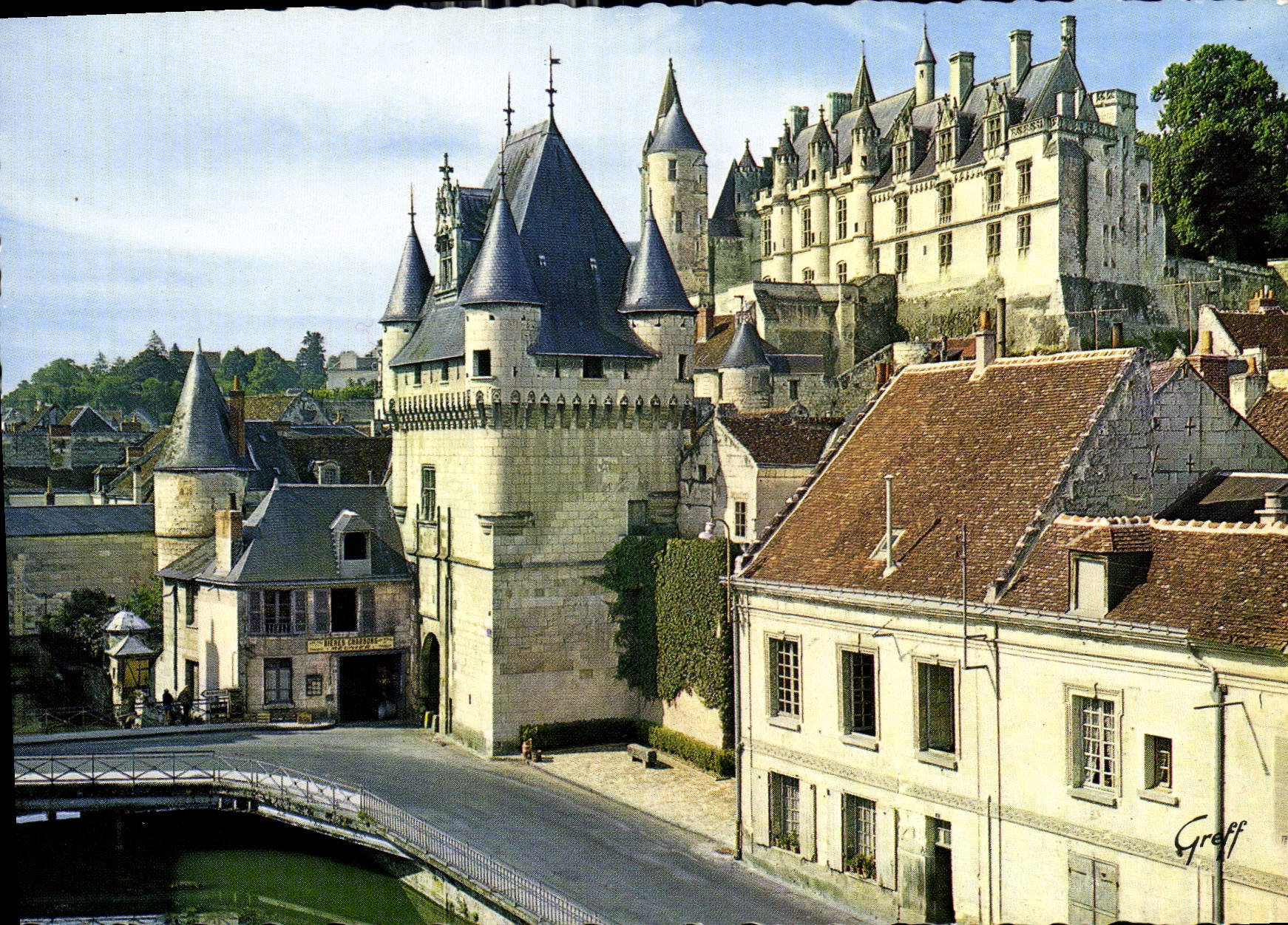 CPM En Touraine Loches Indre et Loire Chateau et Porte des Cordeliers