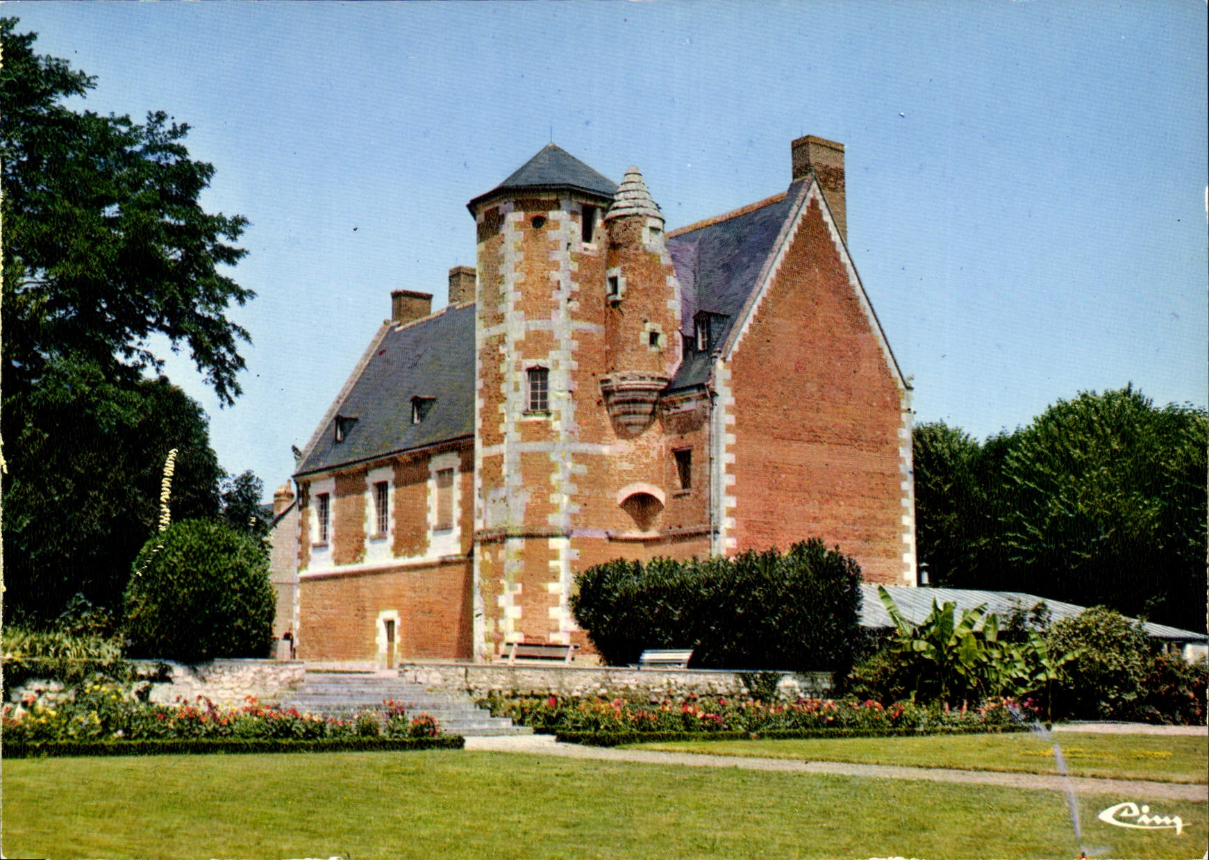 CPM Tours I et L Chateau de Plessis les Tours Louis XI y mourut en 1483 