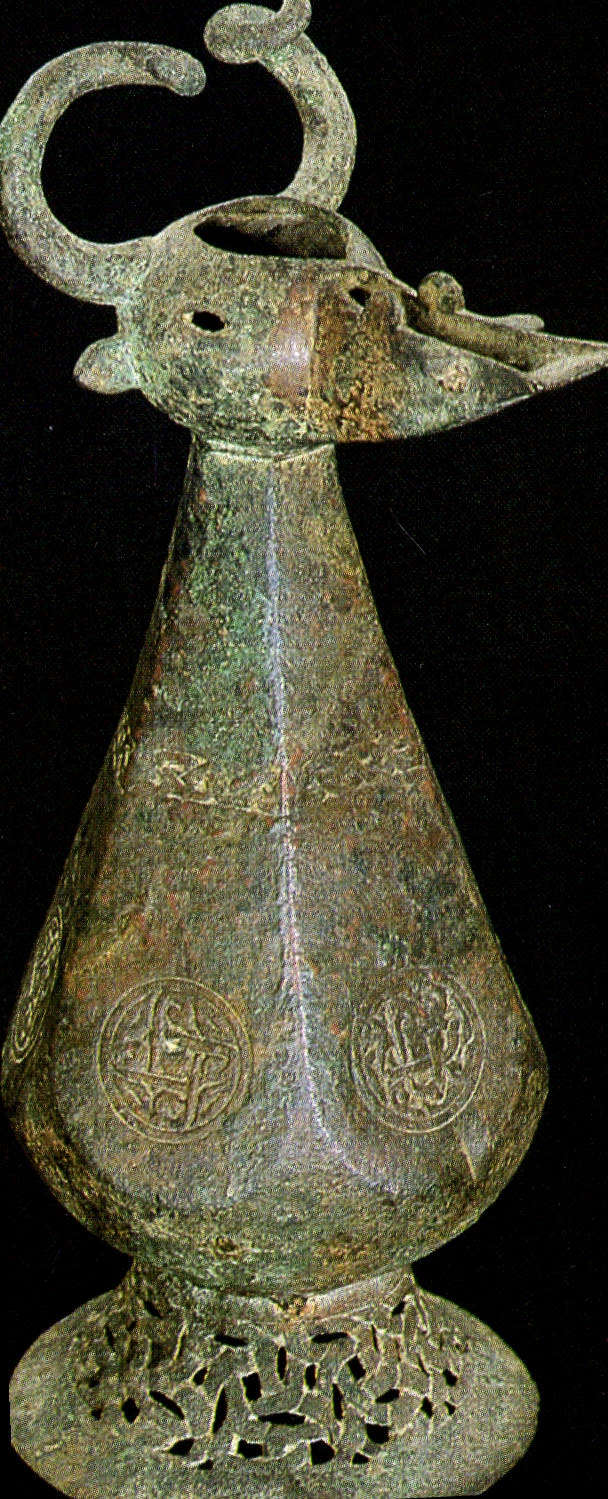 CPM Musee de l'Ima Lampe zoomorphe Iran Oriental Nronze coule et grave 