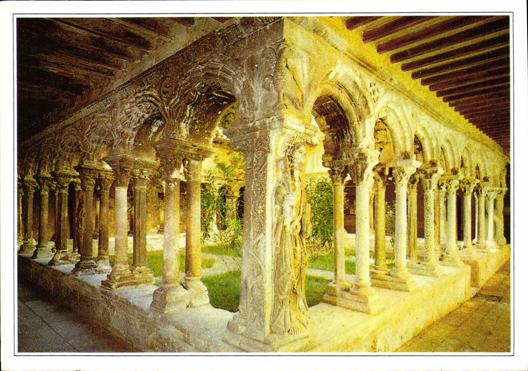 CPM Aix en Provence le Cloitre saint Sauveur XII siecle 