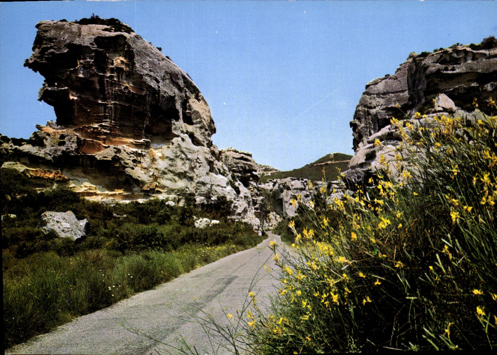 CPM Les Baux de Provence Bouches du Rhone le Val d'Enfer