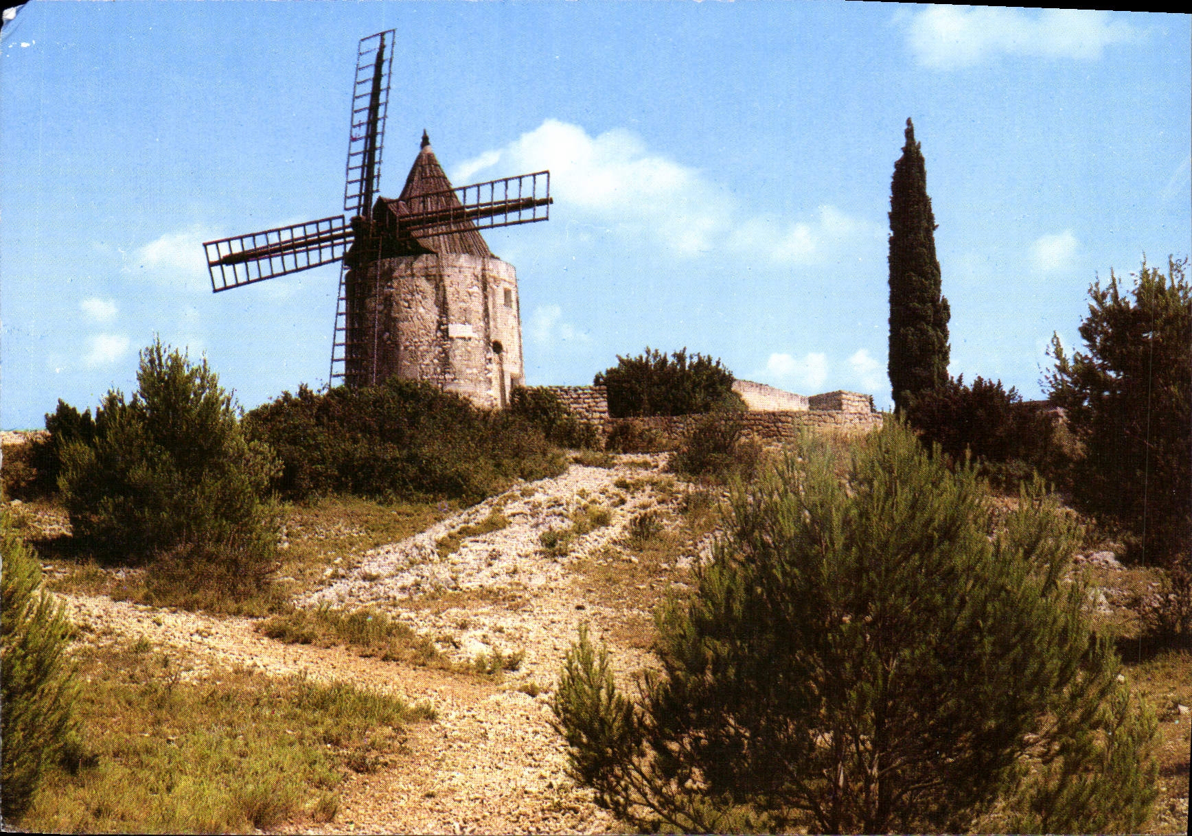 CPM Fontvieille B du R le Moulin d'Alphonse Daudet