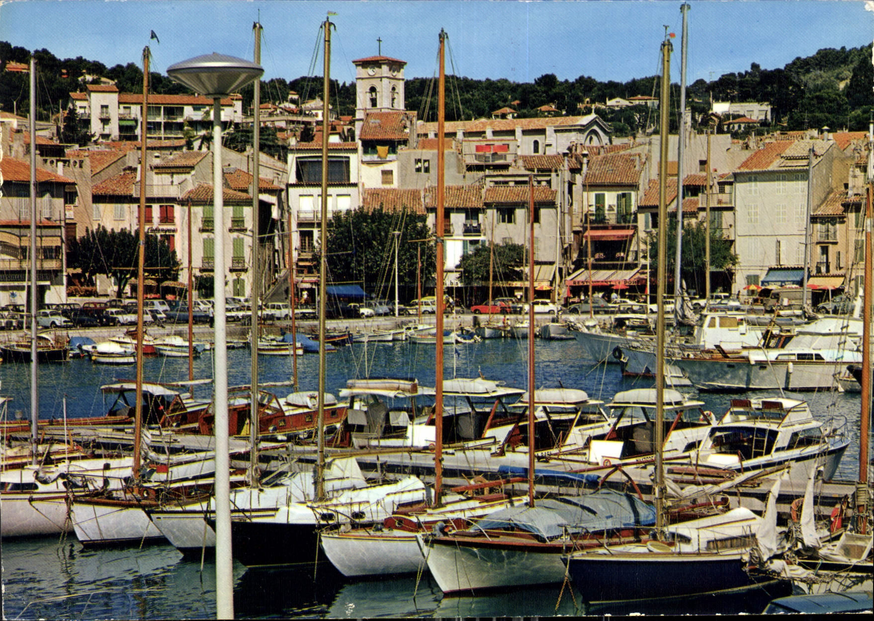 CPM Cassis B du R vue generale l'Eglise 