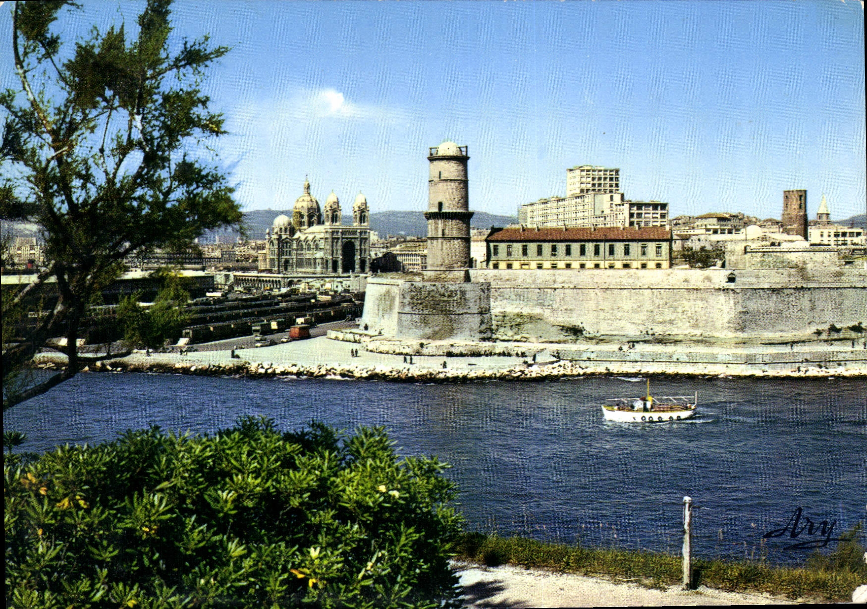 CPM Marseille Fort St Jean et Cathedrale 
