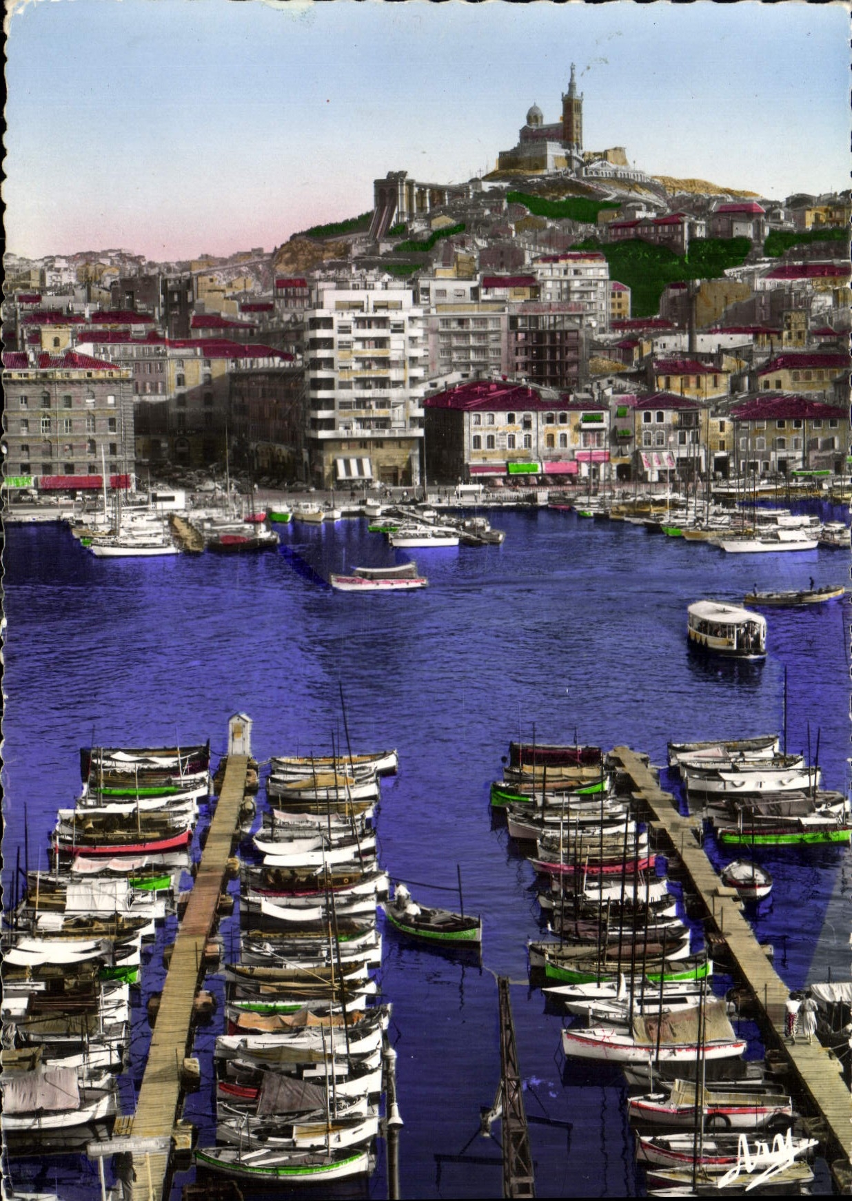 CPM Marseille le Port et Notre Dame de la Garde 