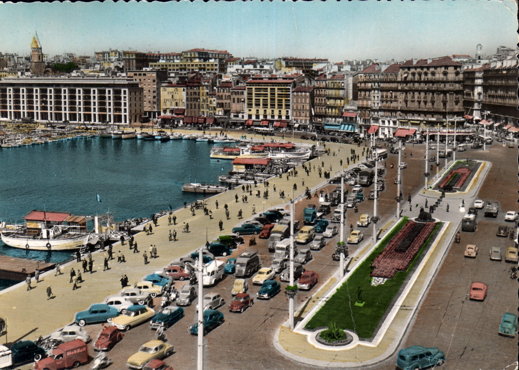 CPM Le Carrefour du Monde Marseille Quai des Belges et le Nouveau Jardin 