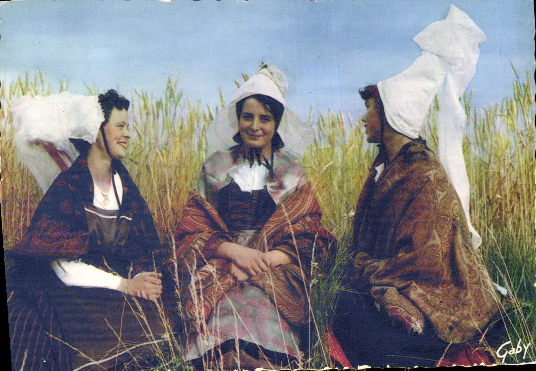 CPM Folklore de France La Normandie Coiffes et costumes de la Plaine de Caen des Pays d'Auge et de C