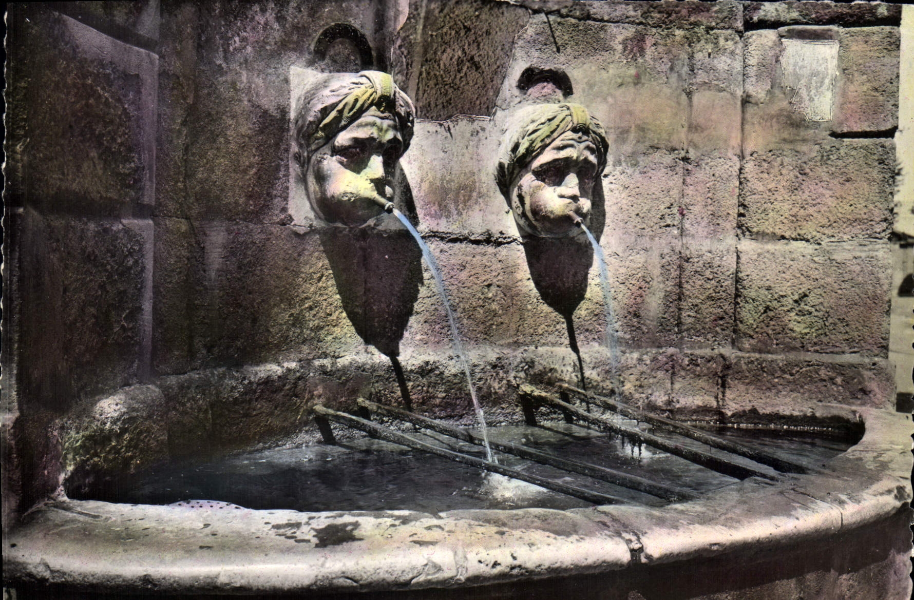 CPM La Cite du Roy Rene Aix en Provence La Fontaine d'Argent 