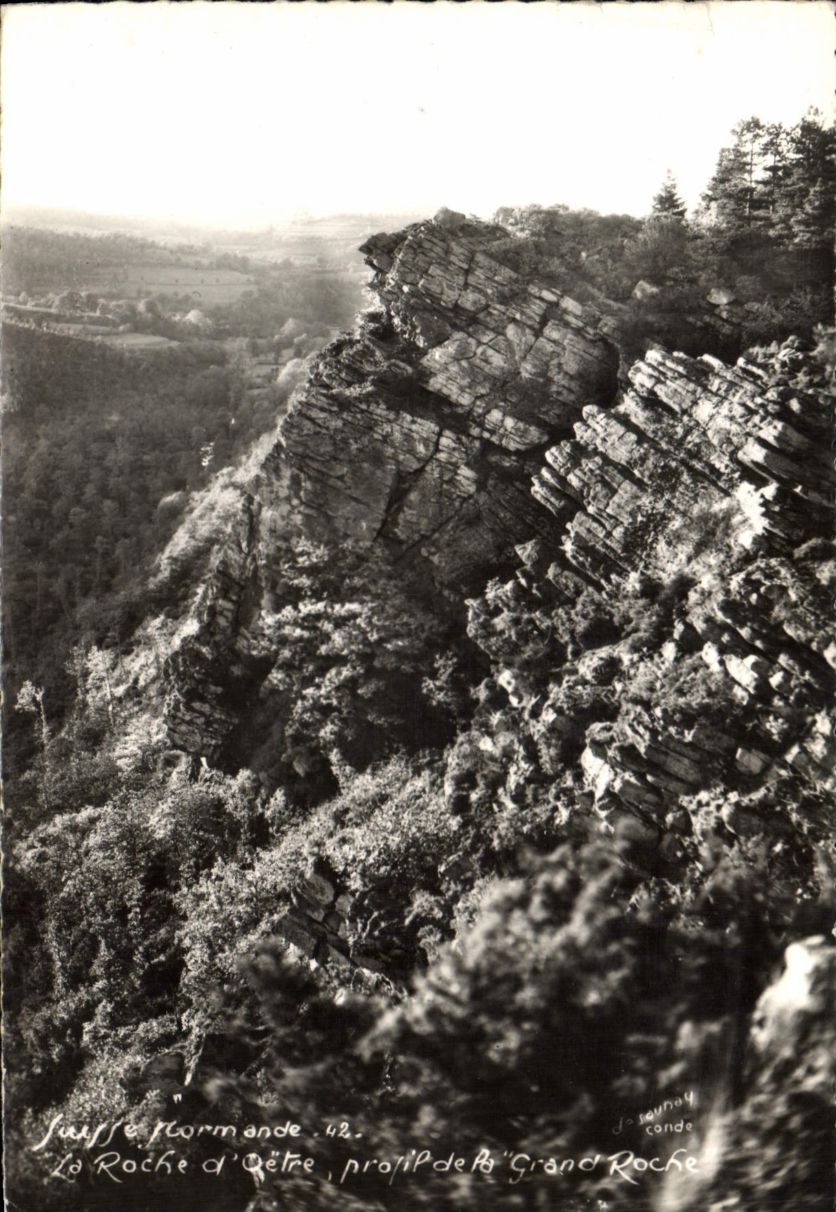 CPM La Roche d'Qerre profil de la grand roche 
