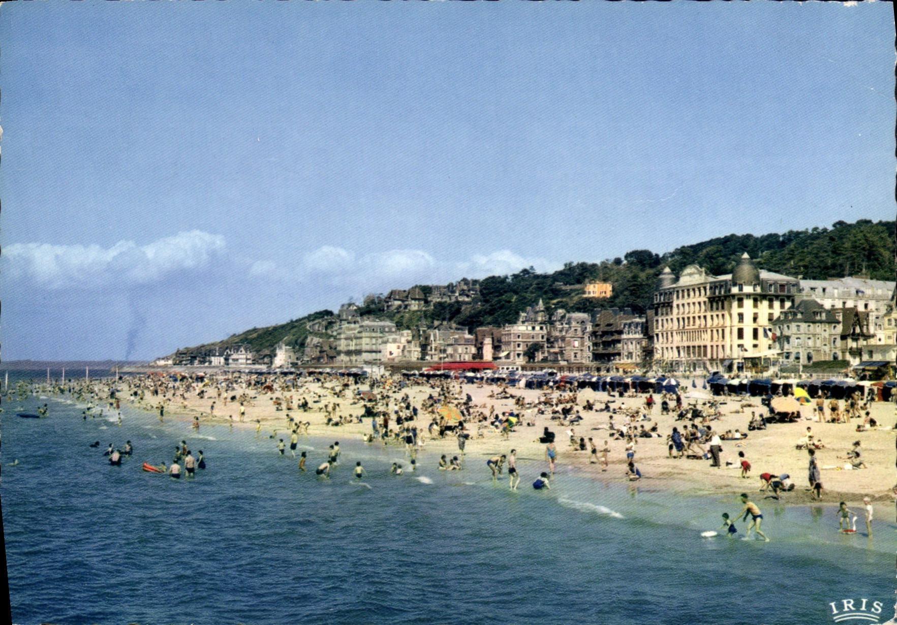 CPM Trouville Reine des Plages la Plage a l'heure du Bain