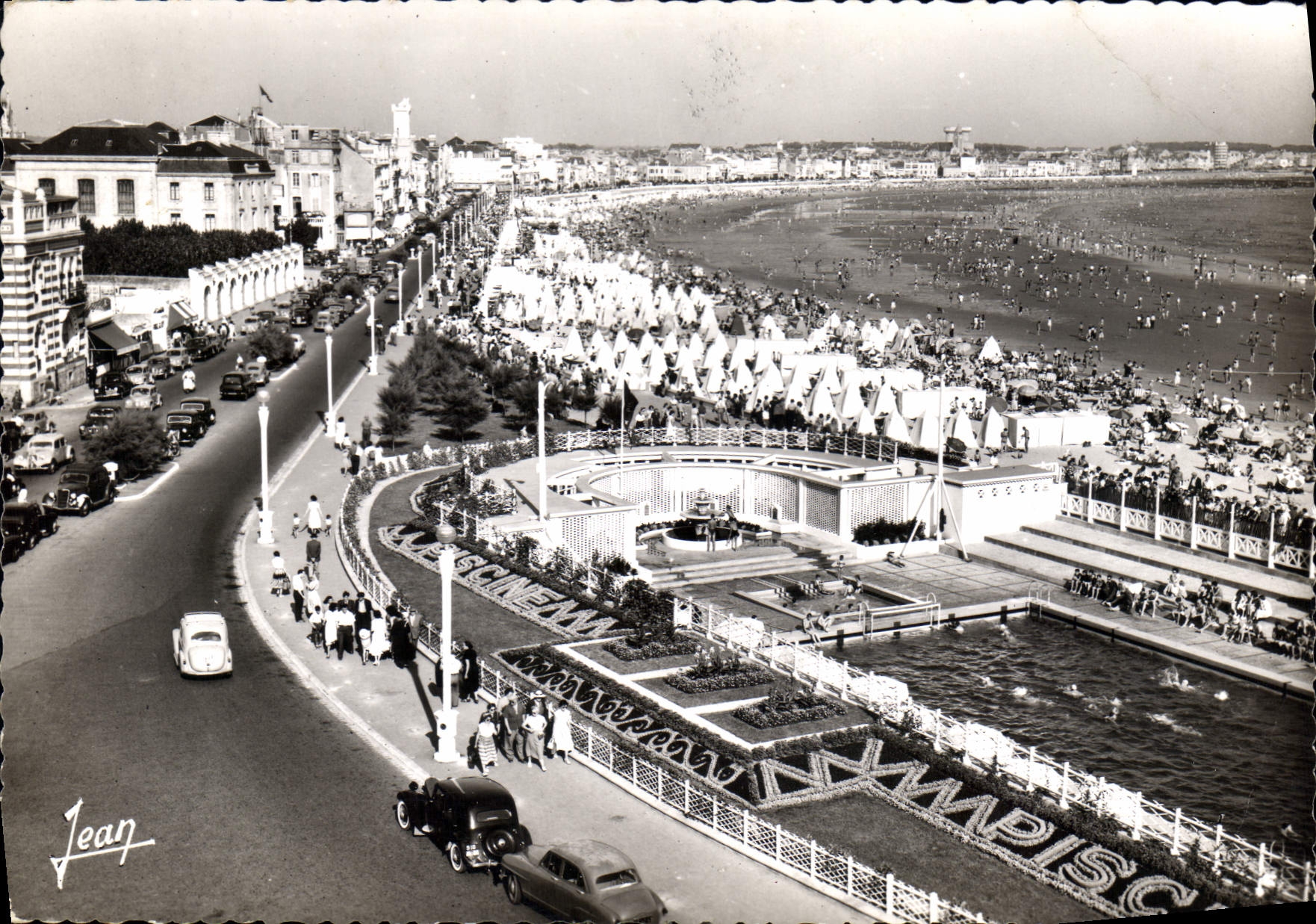 CPM La Vendee les Sables d'Olonne la piscine la plage et le remblai 