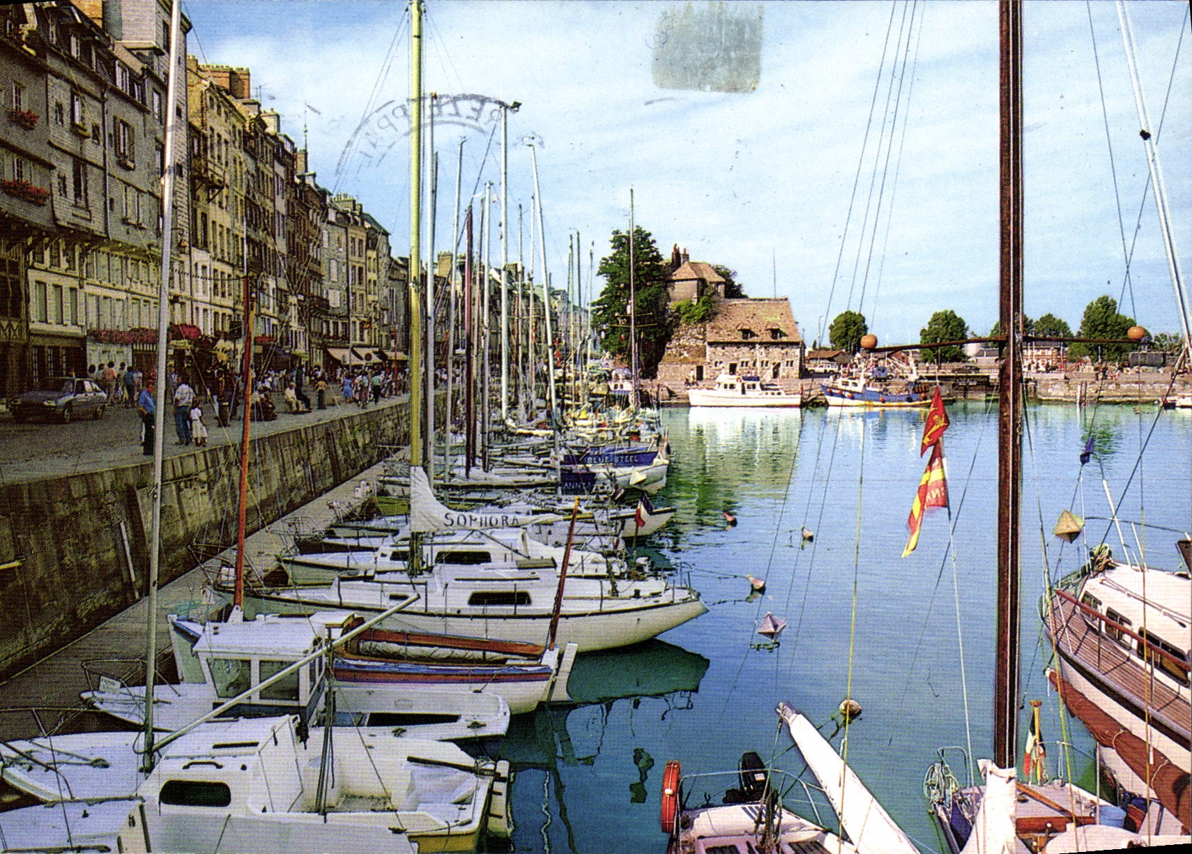 CPM La Cote Flerie Honfleur Calvados le port de plaisance le quai Sainte Catherine et la lieutenance