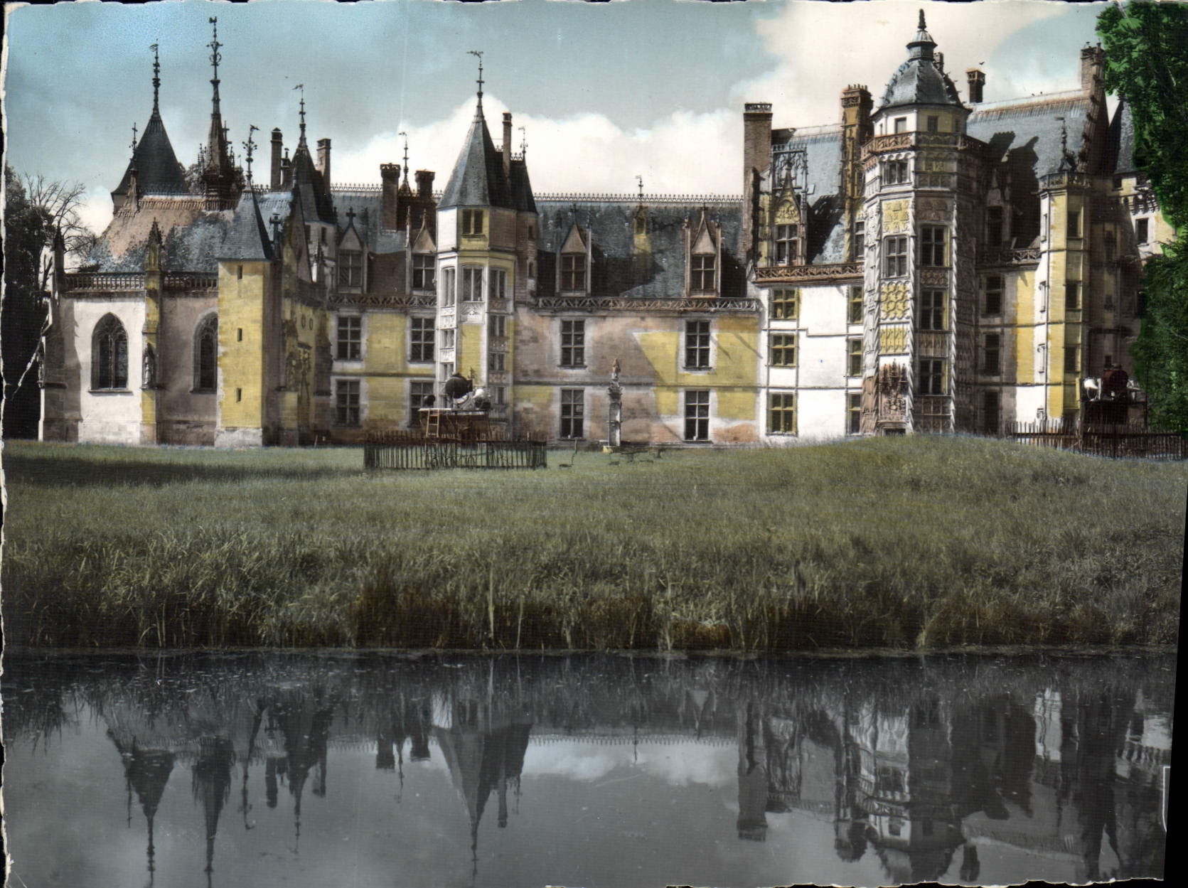 CPM Chateaux de Coeur de la France Chateau de Meillant Cour d'Honneur