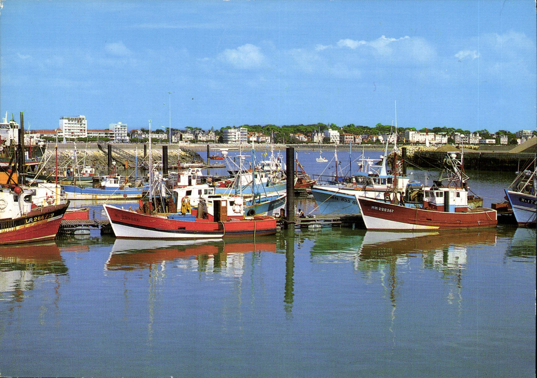 CPM Royan Le Port Echappee vers la Grande Plage 