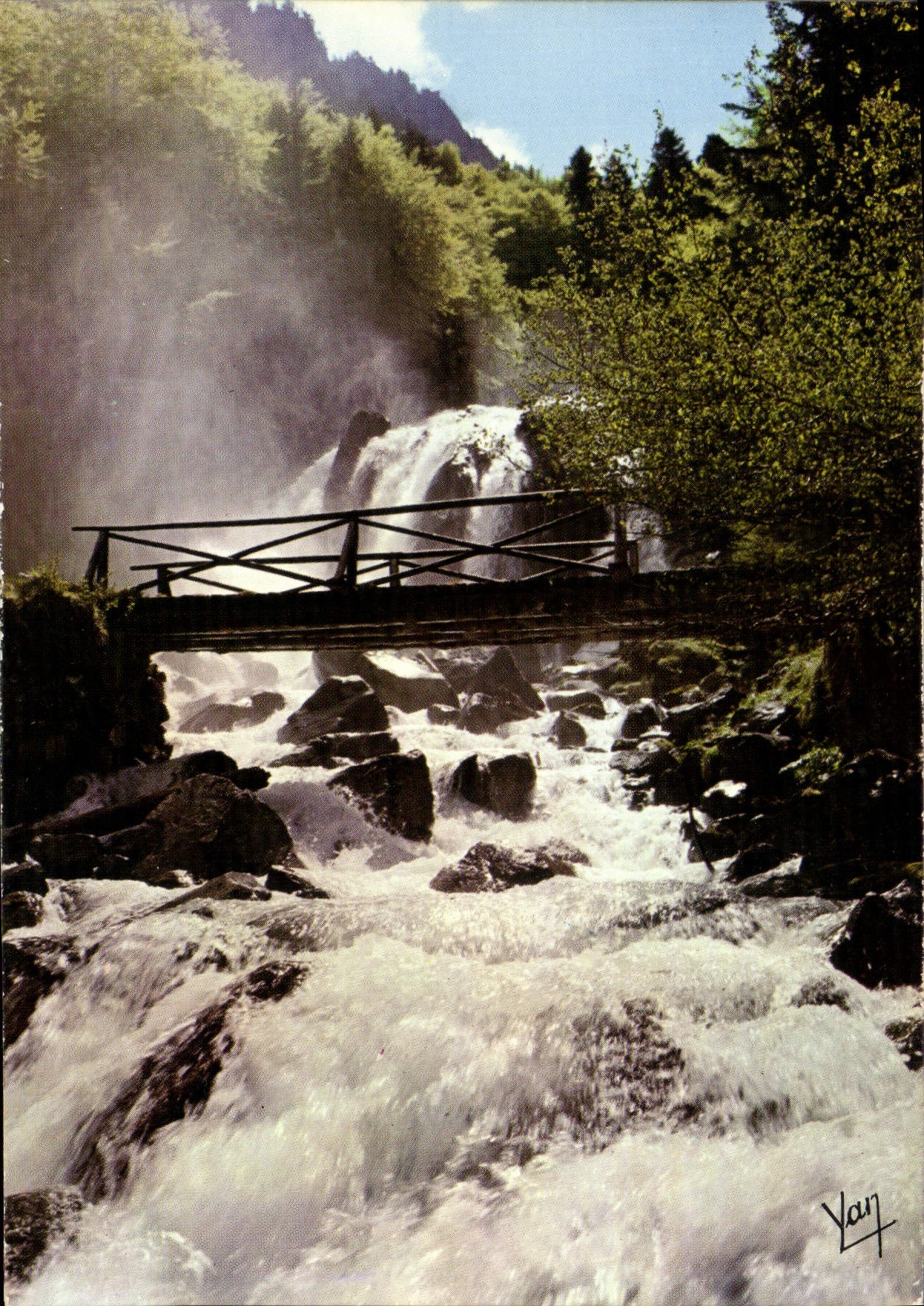 CPM Nos Belles Pyrenes Cauterets Hautes Pyrenees Cascade du Lutour 