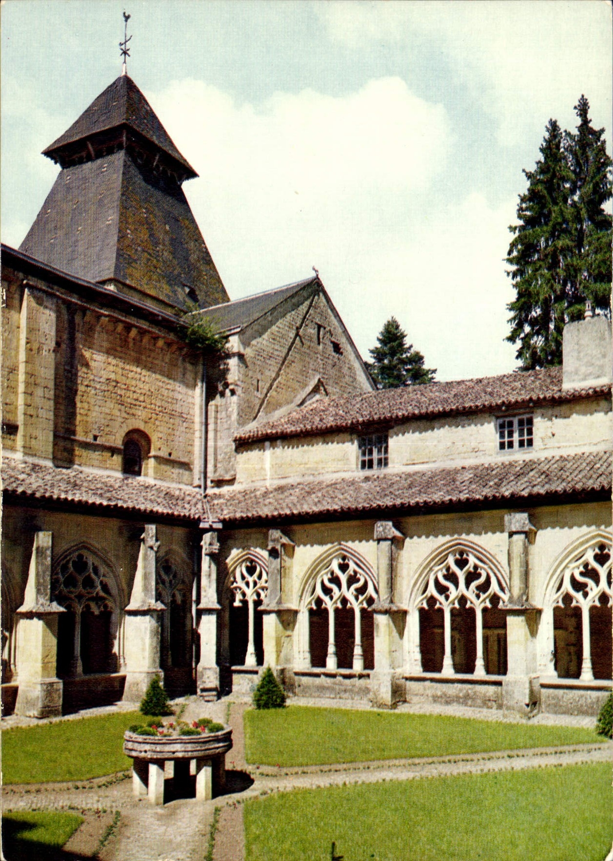CPM En Parcourant la Dordogne Cadouin Le Cloitre de style gothique flamboyant