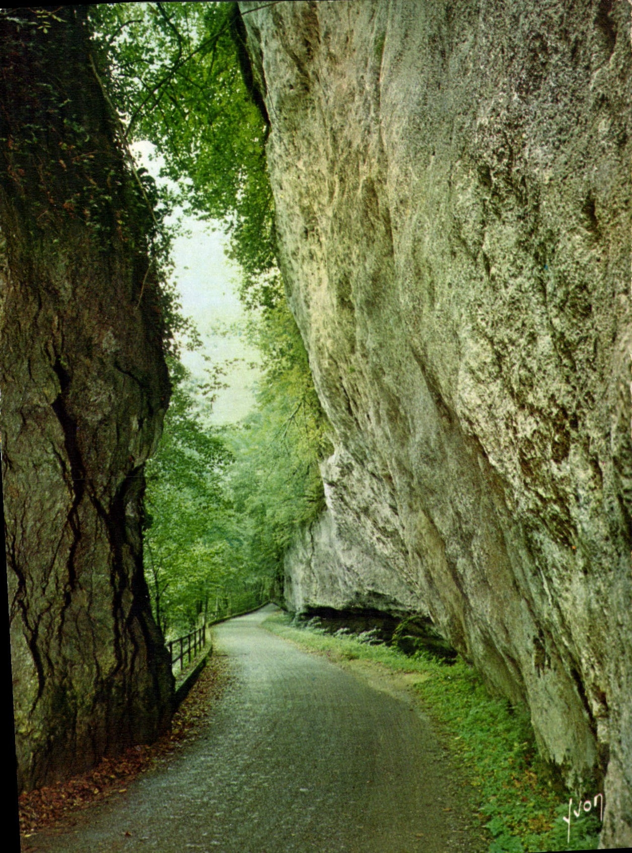 CPM Couleurs et Lumiere de France Peyzac Le Moustier Dordogne La Roque Saint Christophe au pas du Mi