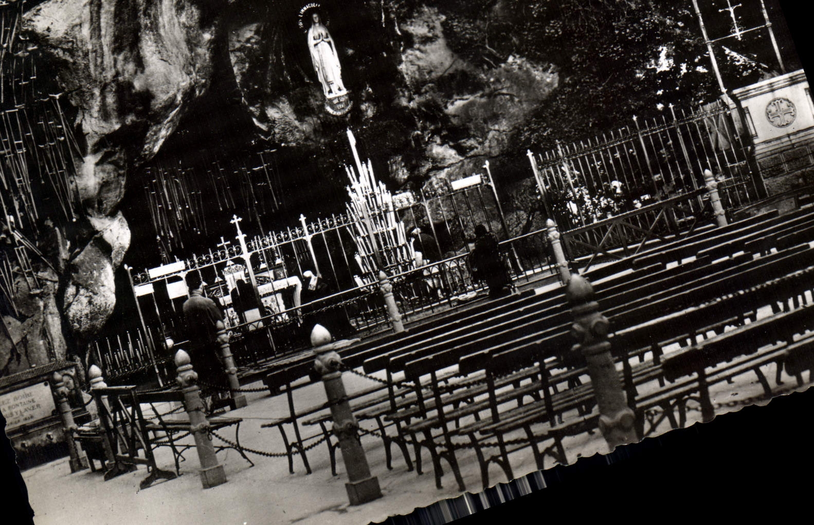 CPM Lourdes La Grotte Miraculeuse 