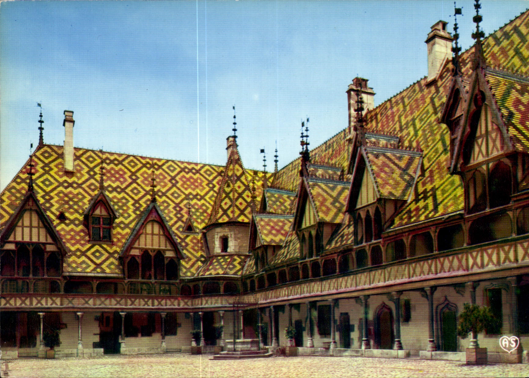 CPM Beaune Hotel Dieu Cour d'Honneur Merveille d art burgon do flamand