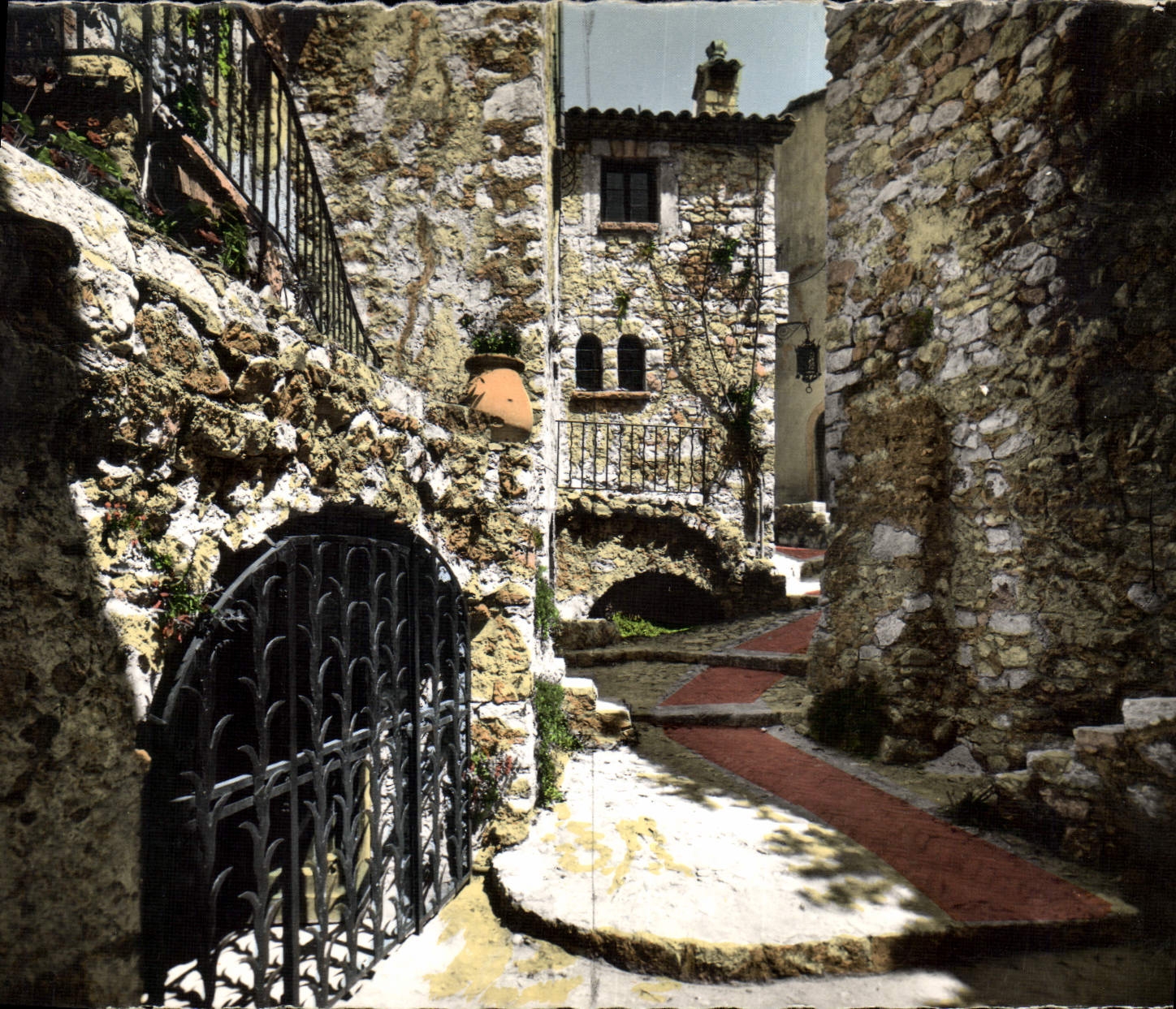 CPM Cote d'Azur Eze Village Le Palais du Prince de Suede