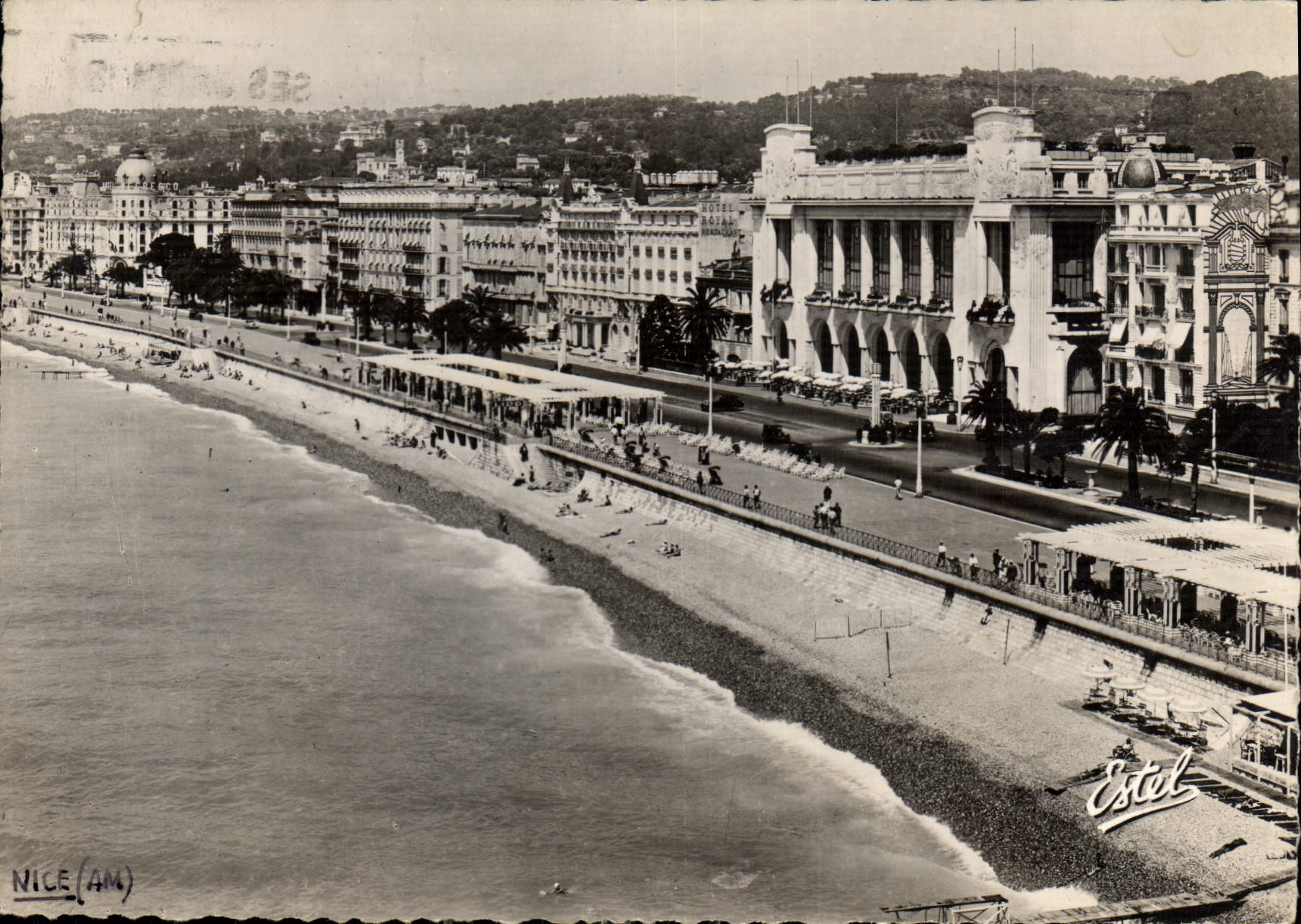 CPM Nice La Plage et la Promenade des Anglais