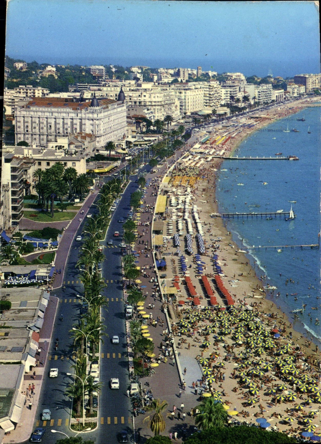 CPM Cannes Vue aerienne de la Plage et la Nouvelle Croisette 